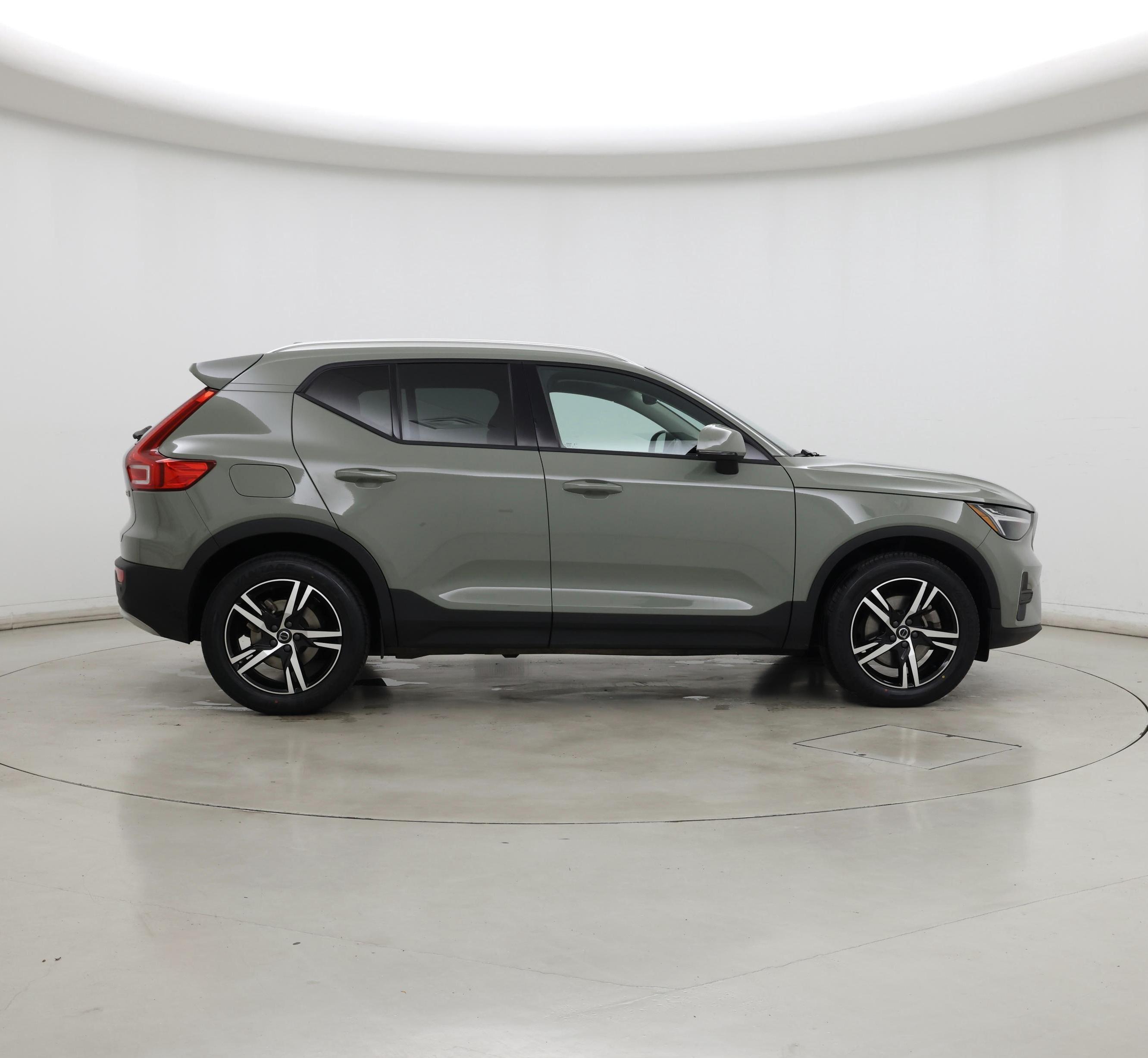 Thumbnail: 2023 Volvo XC40 - 7