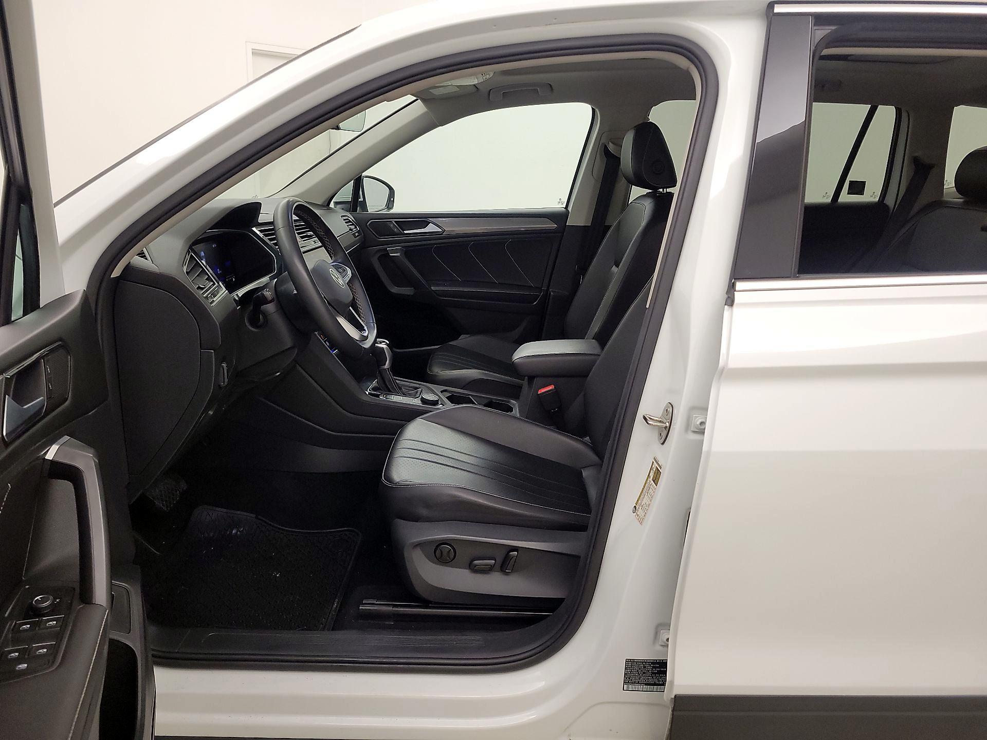 Thumbnail: 2022 Volkswagen Tiguan - 11