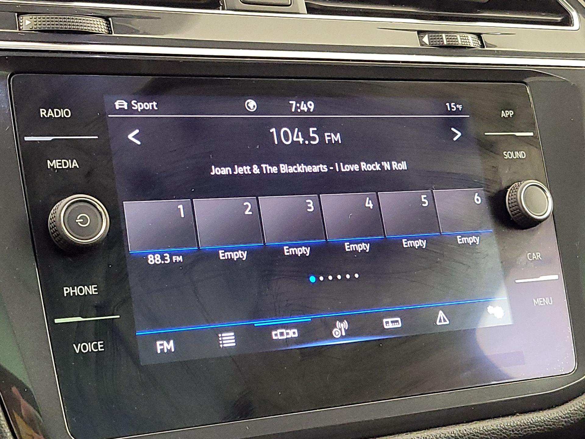 Thumbnail: 2022 Volkswagen Tiguan - 15