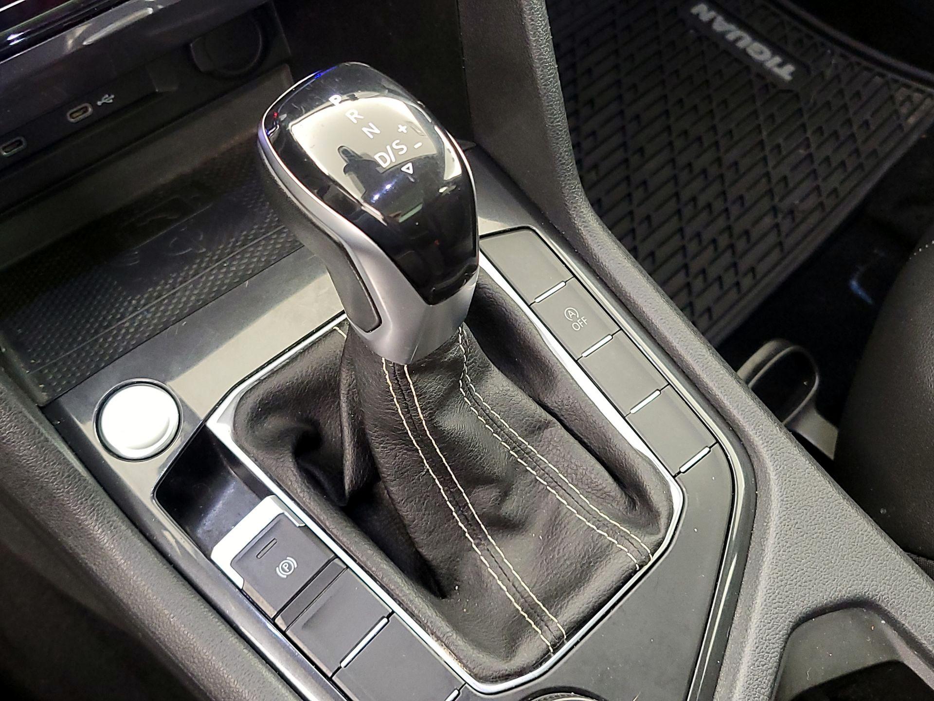 Thumbnail: 2022 Volkswagen Tiguan - 17