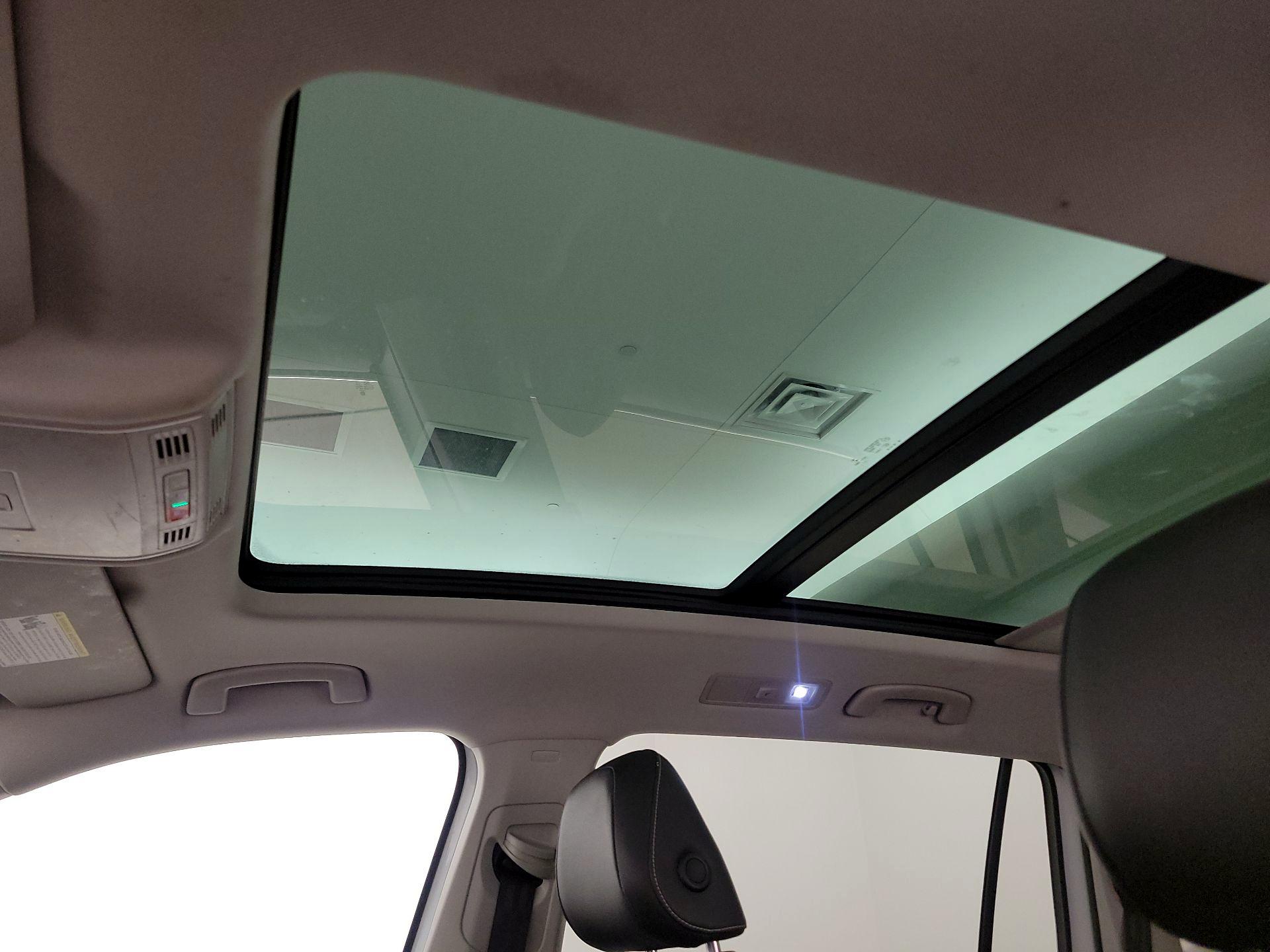 Thumbnail: 2022 Volkswagen Tiguan - 19