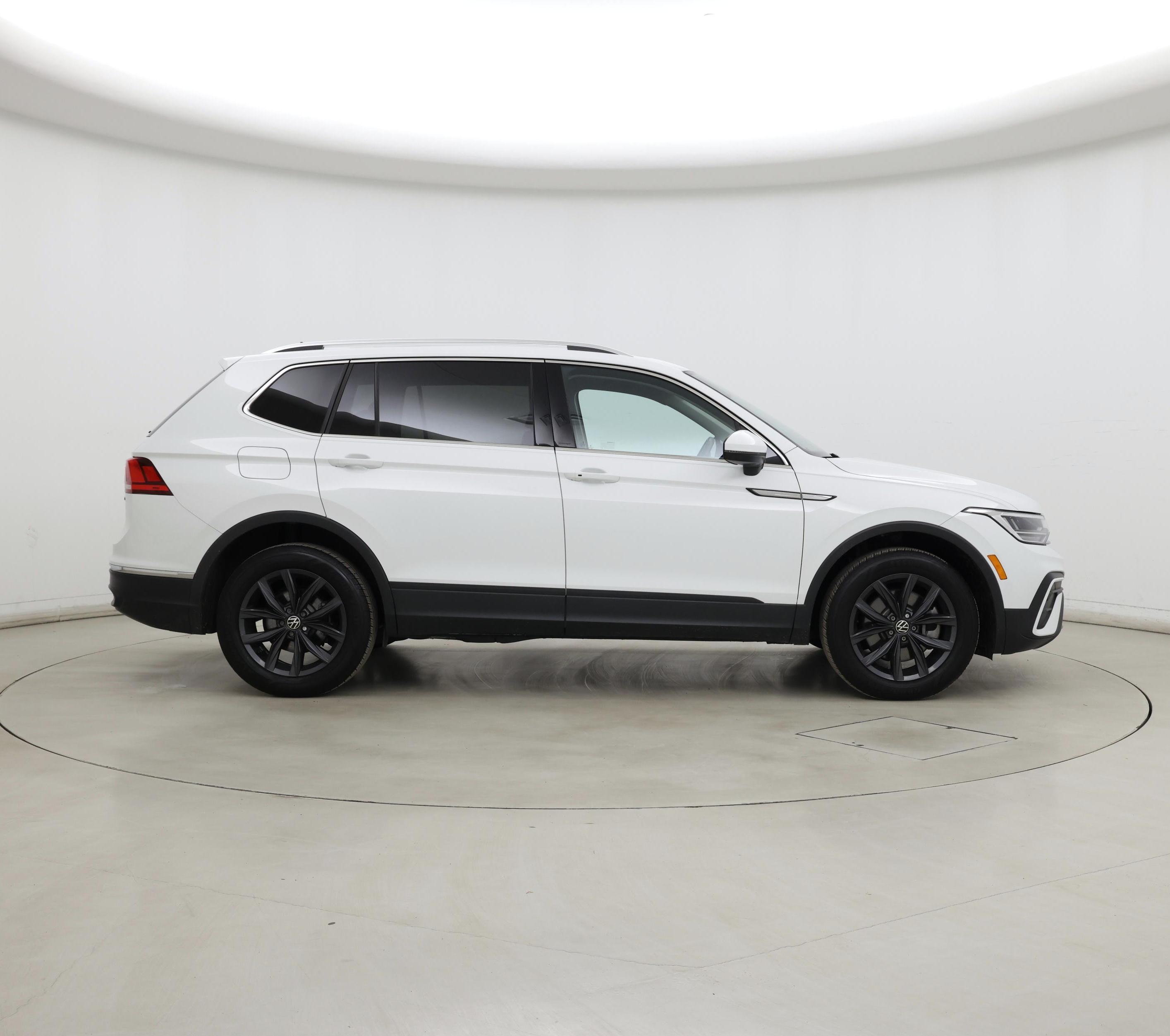 Thumbnail: 2022 Volkswagen Tiguan - 7