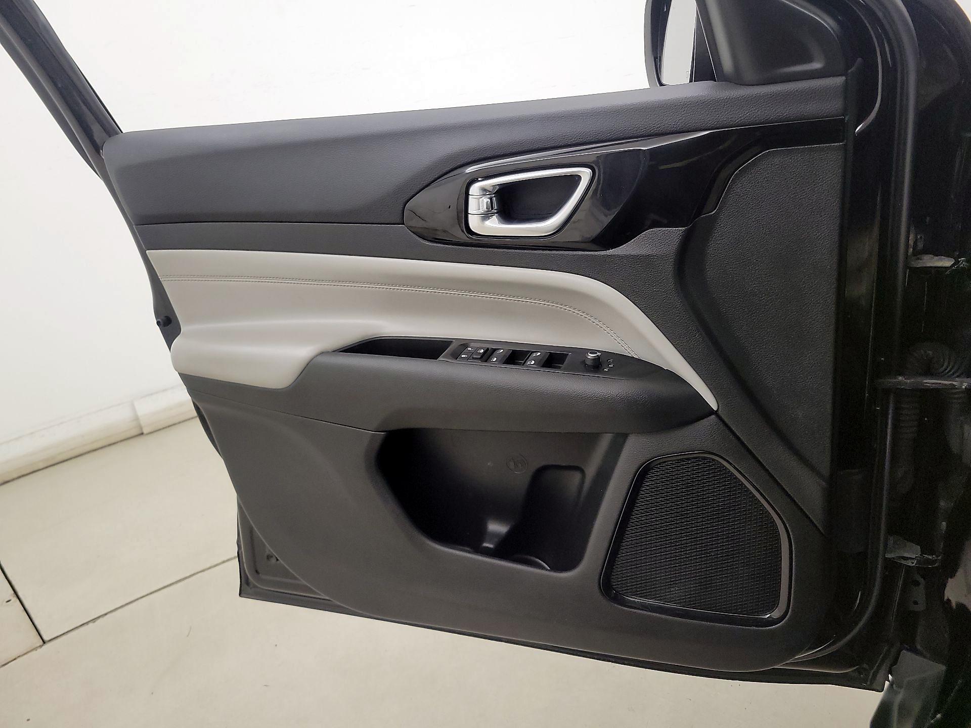 Thumbnail: 2022 Jeep Compass - 12