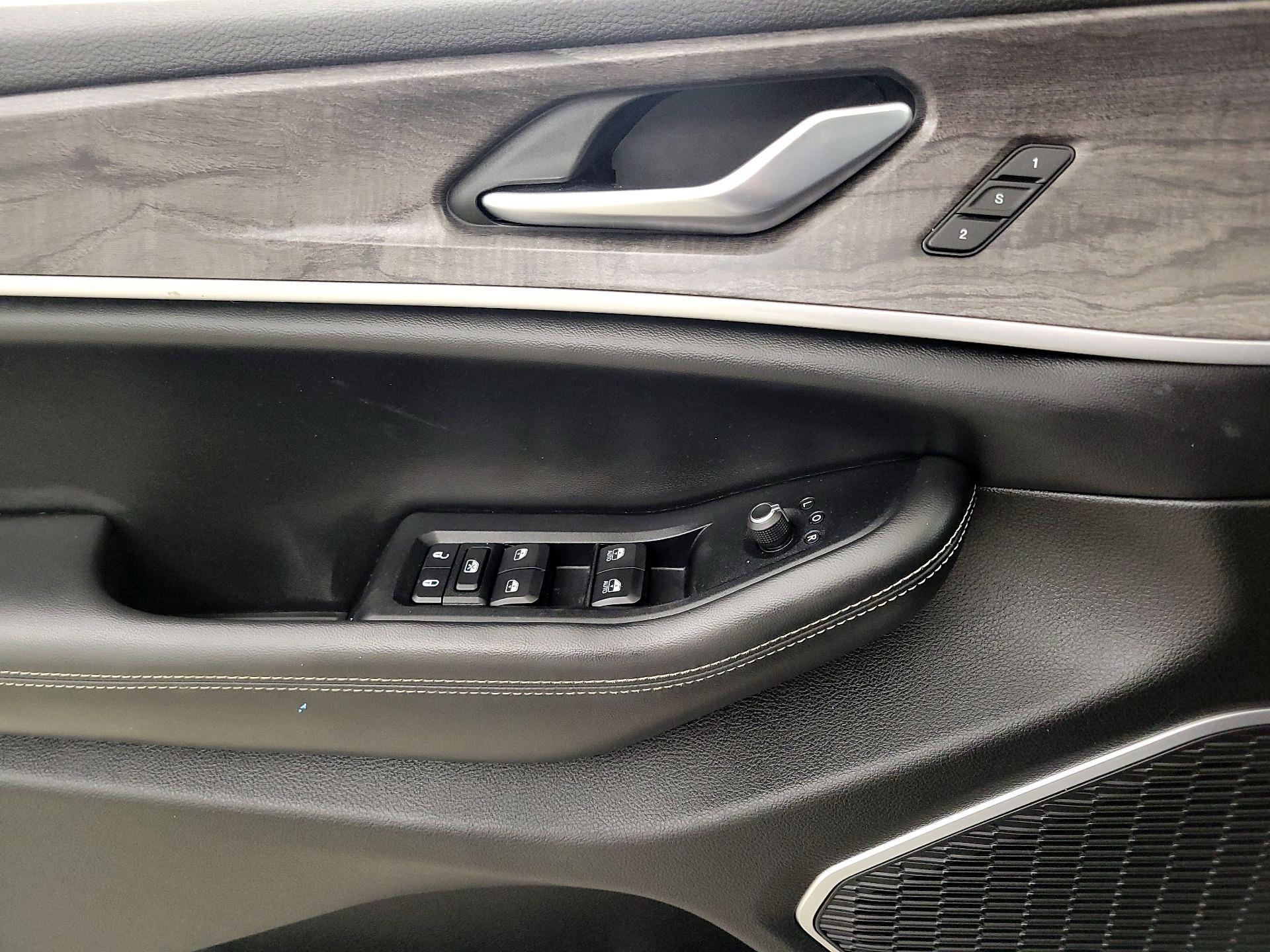 Thumbnail: 2023 Jeep Grand Cherokee - 12