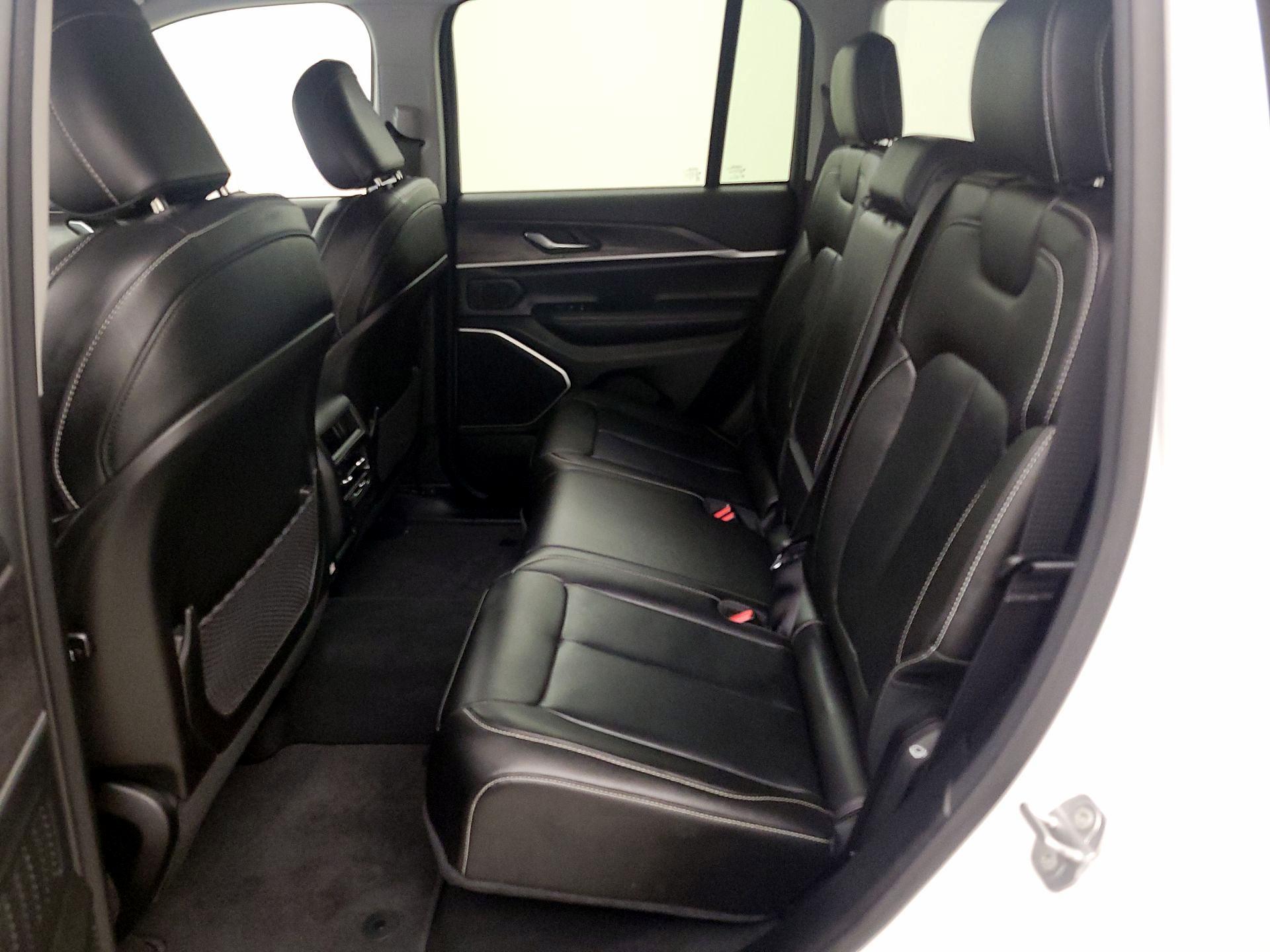 Thumbnail: 2023 Jeep Grand Cherokee - 20