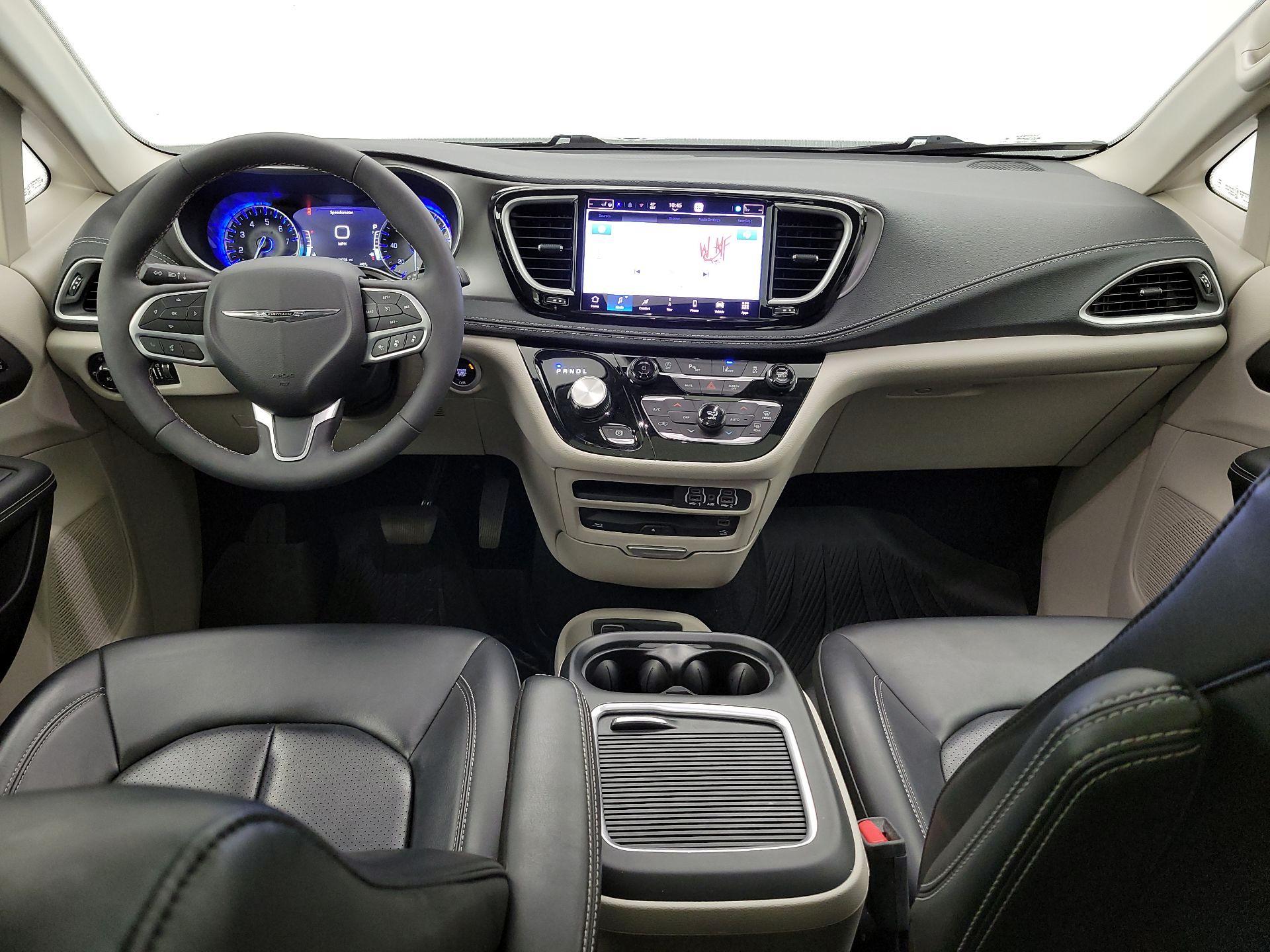 Thumbnail: 2023 Chrysler Pacifica - 9