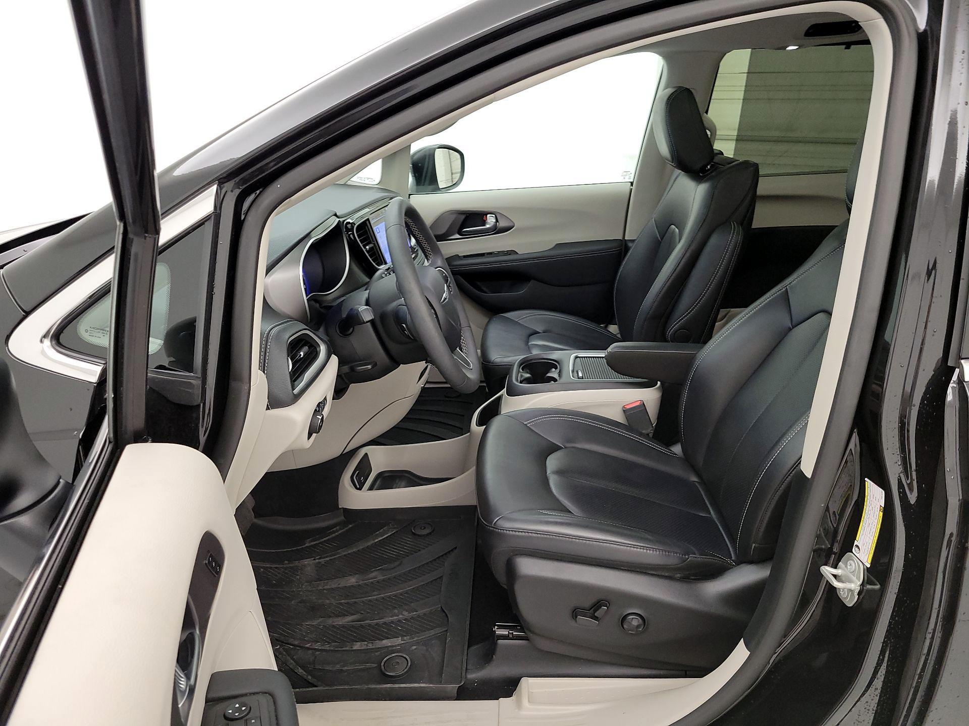 Thumbnail: 2023 Chrysler Pacifica - 11