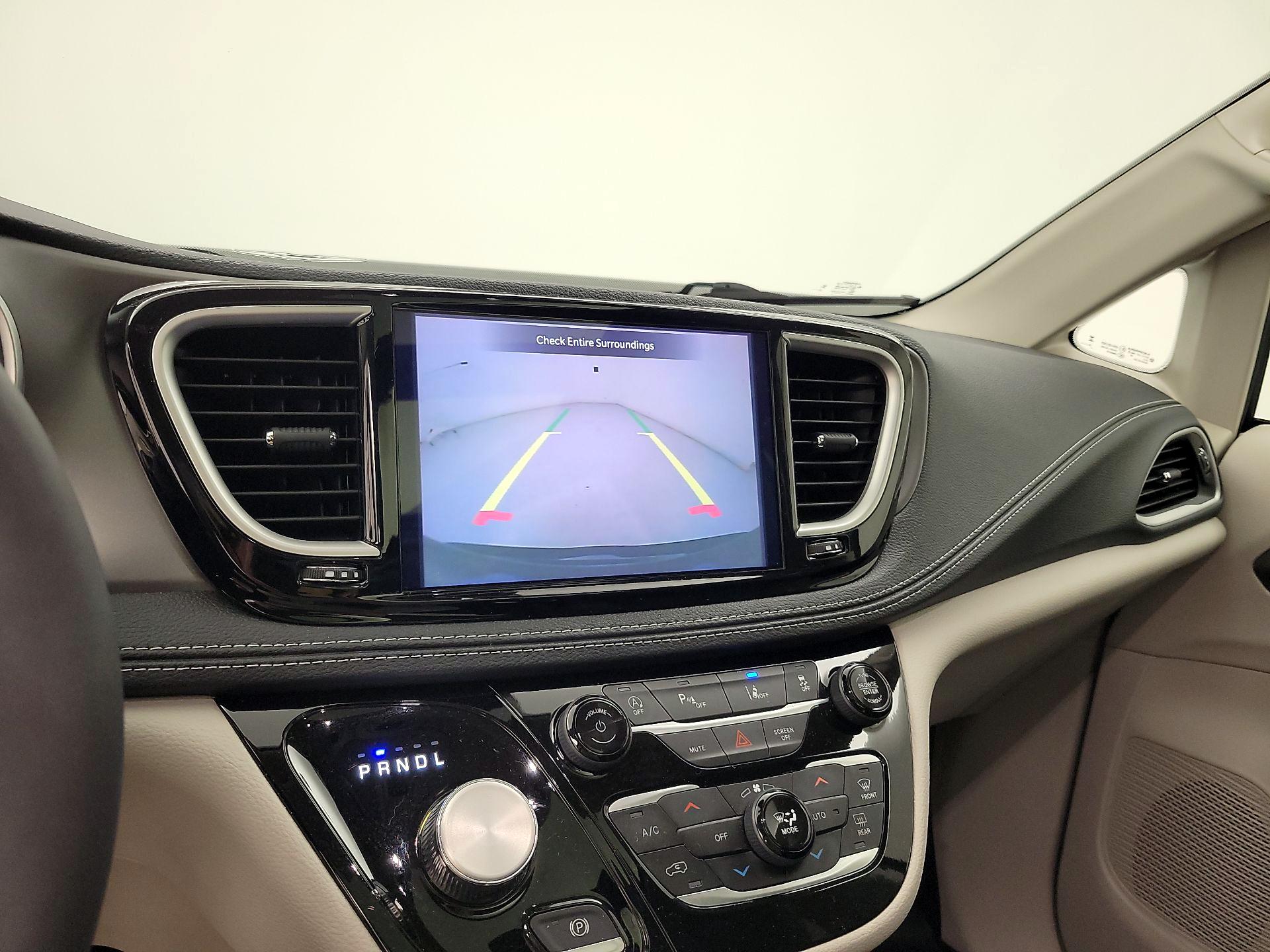 Thumbnail: 2023 Chrysler Pacifica - 13