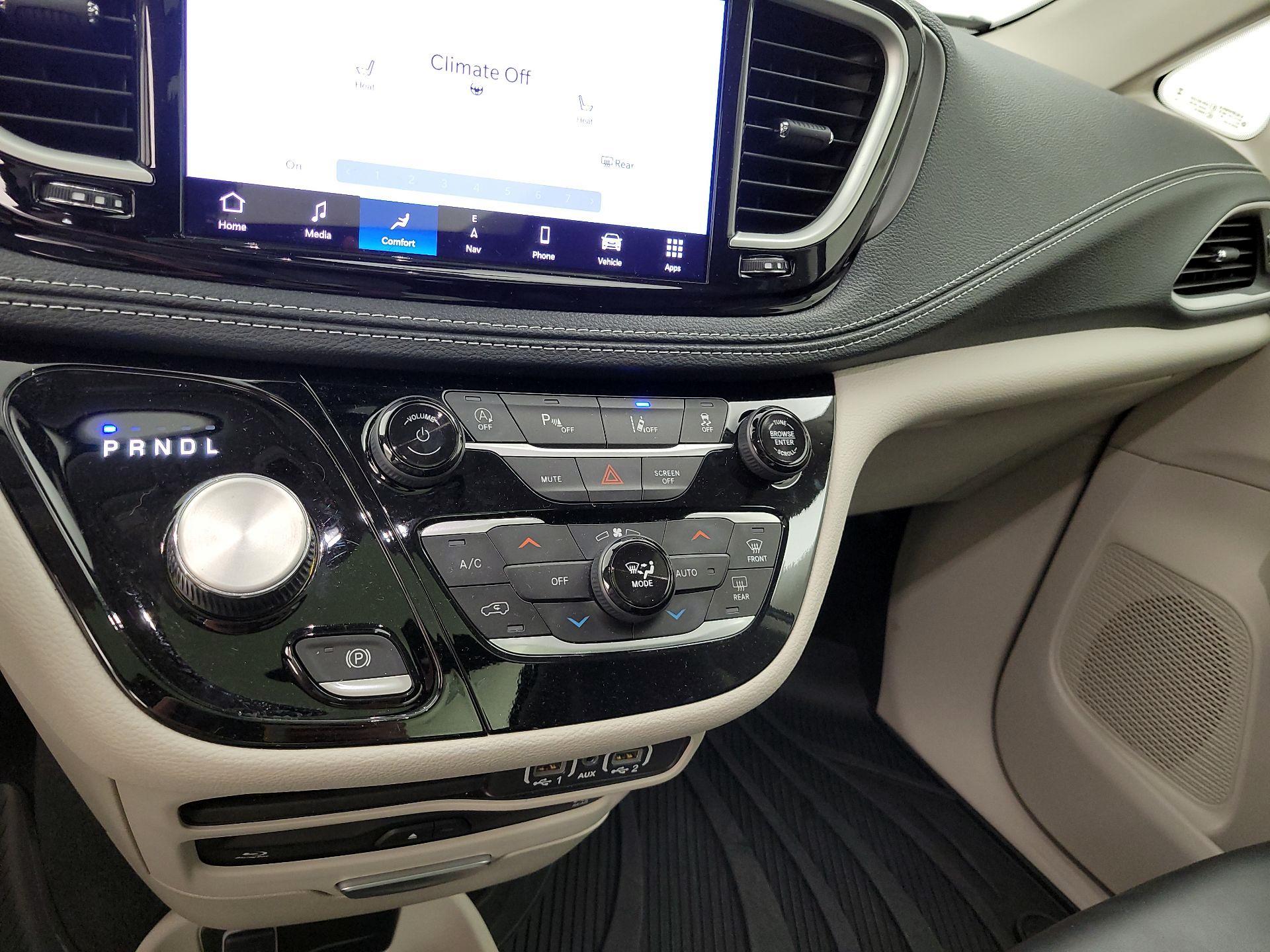 Thumbnail: 2023 Chrysler Pacifica - 15