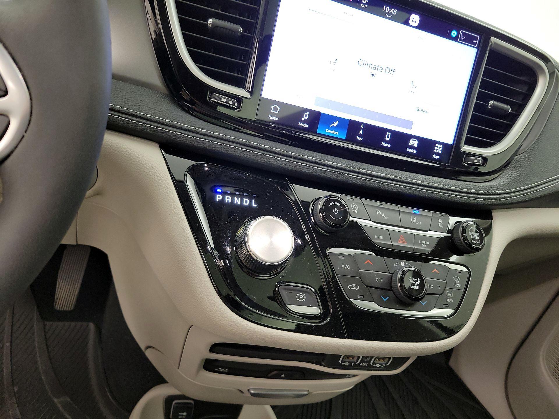 Thumbnail: 2023 Chrysler Pacifica - 16