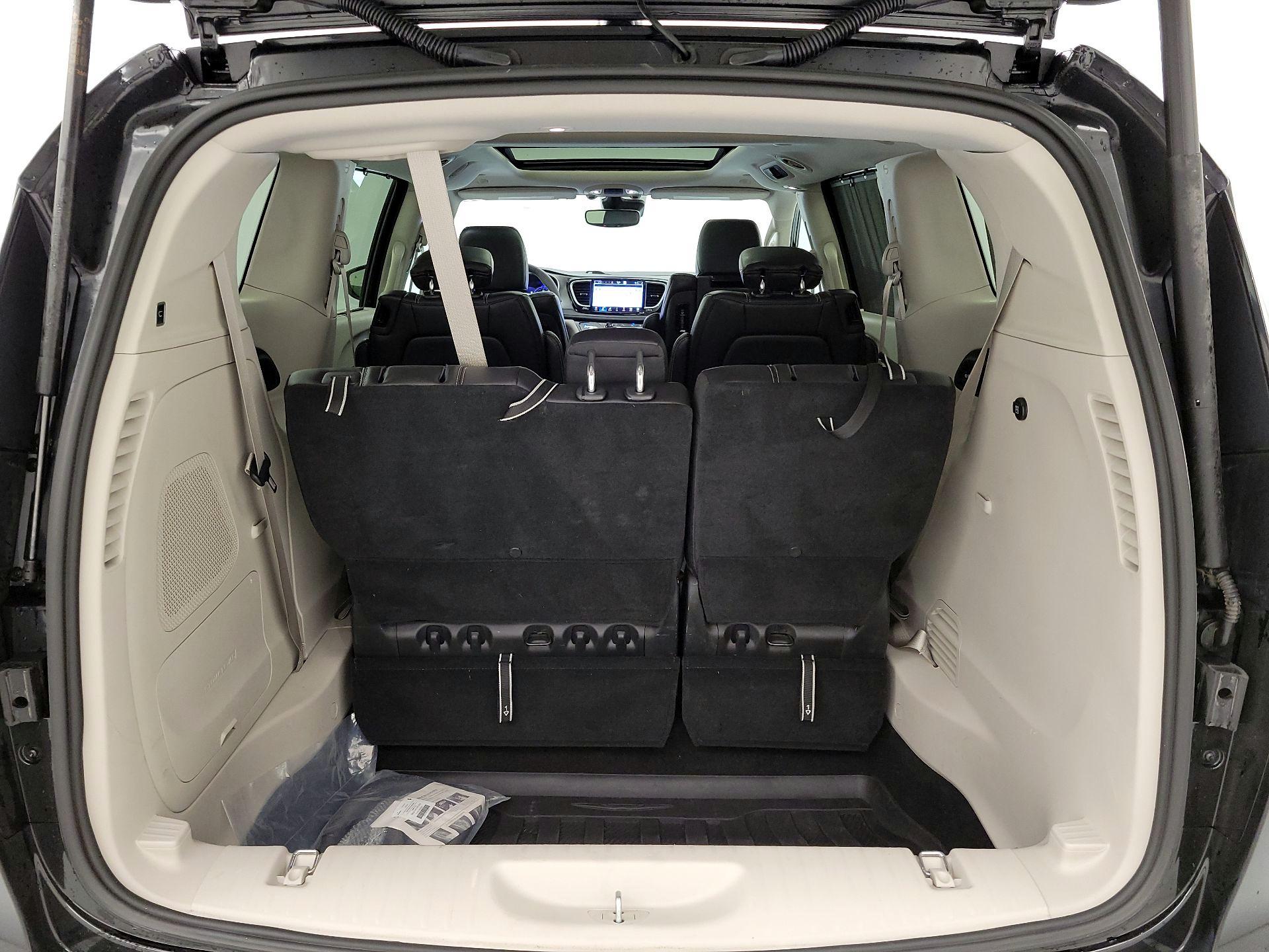 Thumbnail: 2023 Chrysler Pacifica - 18