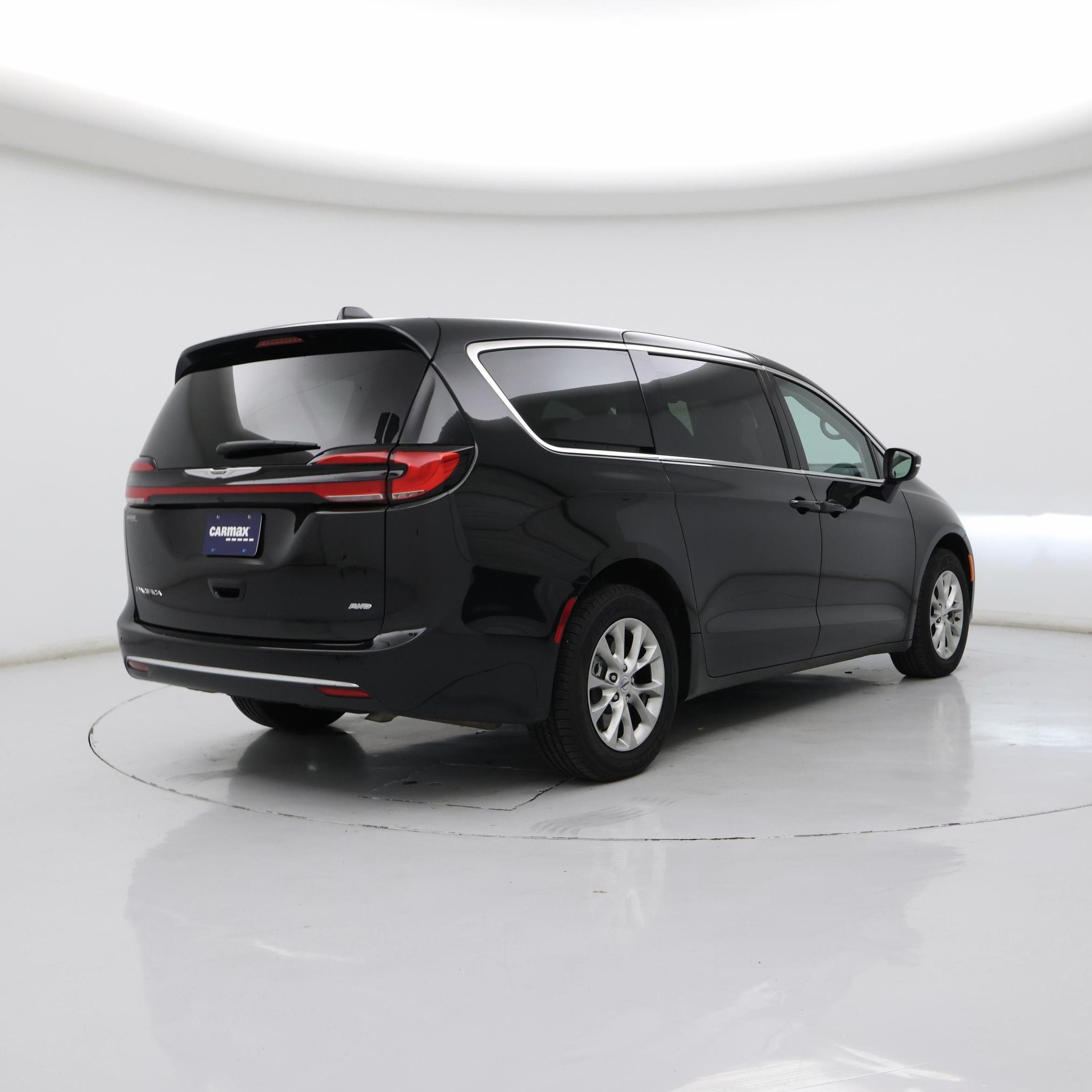 Thumbnail: 2023 Chrysler Pacifica - 8