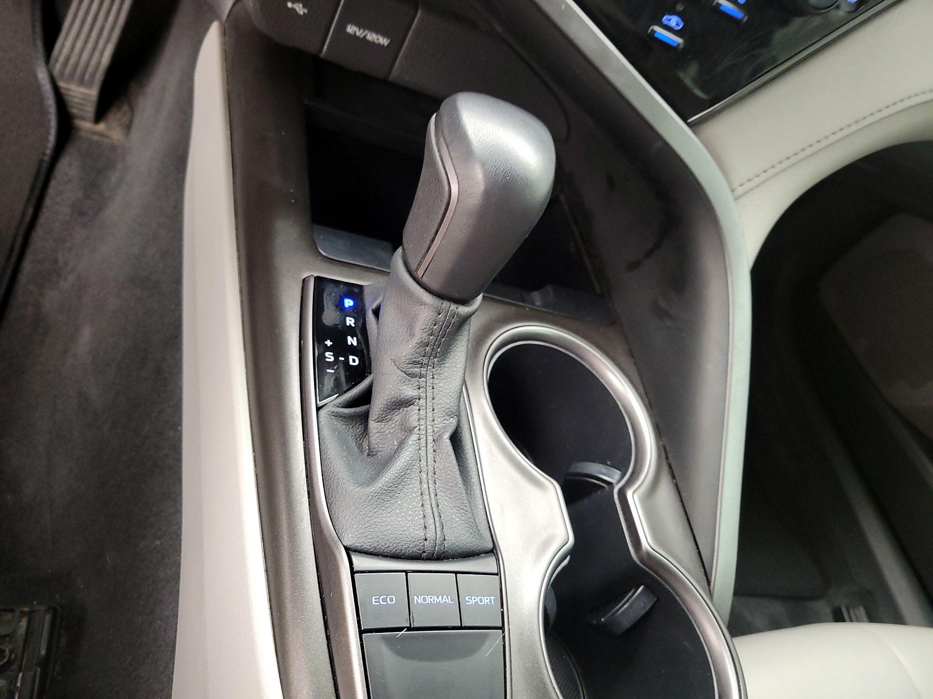 Thumbnail: 2022 Toyota Camry - 16