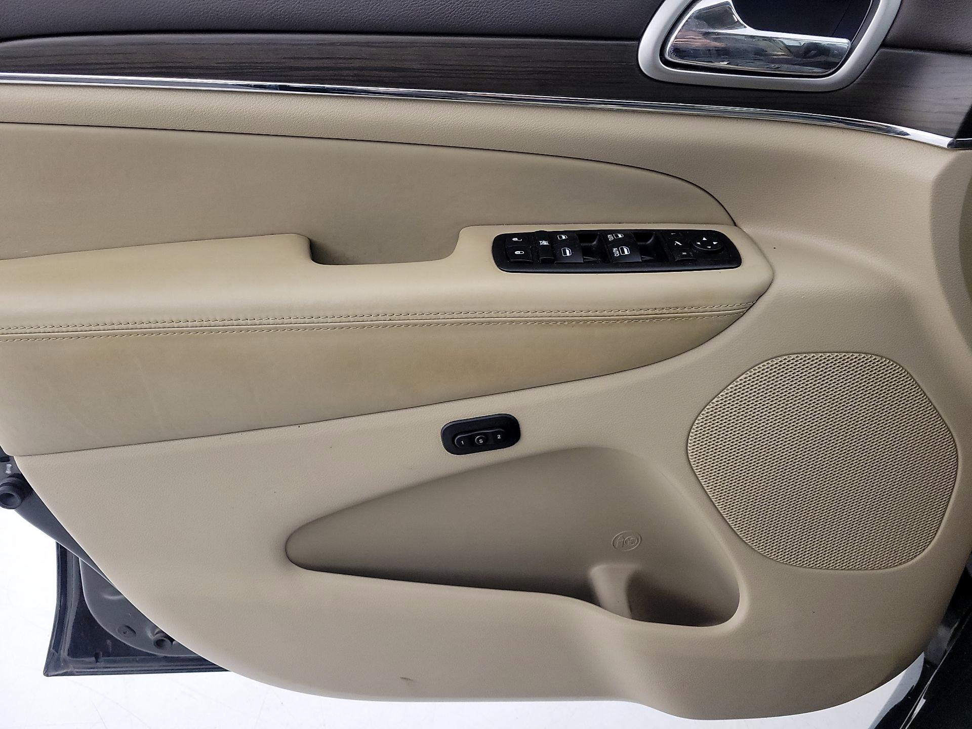 Thumbnail: 2018 Jeep Grand Cherokee - 12