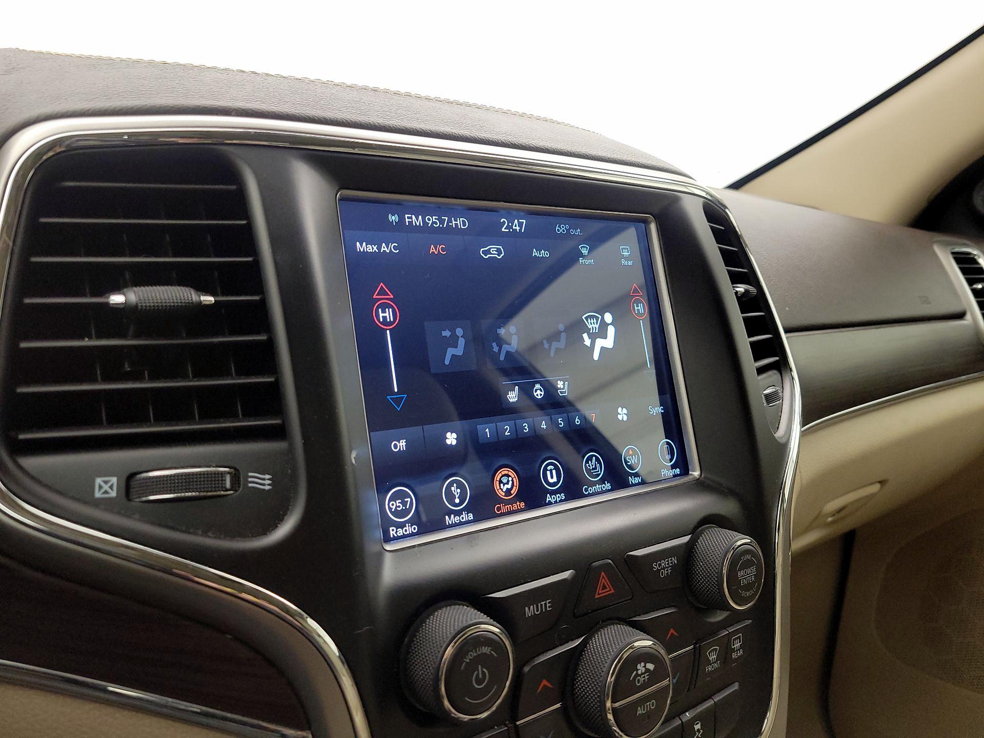 Thumbnail: 2018 Jeep Grand Cherokee - 17