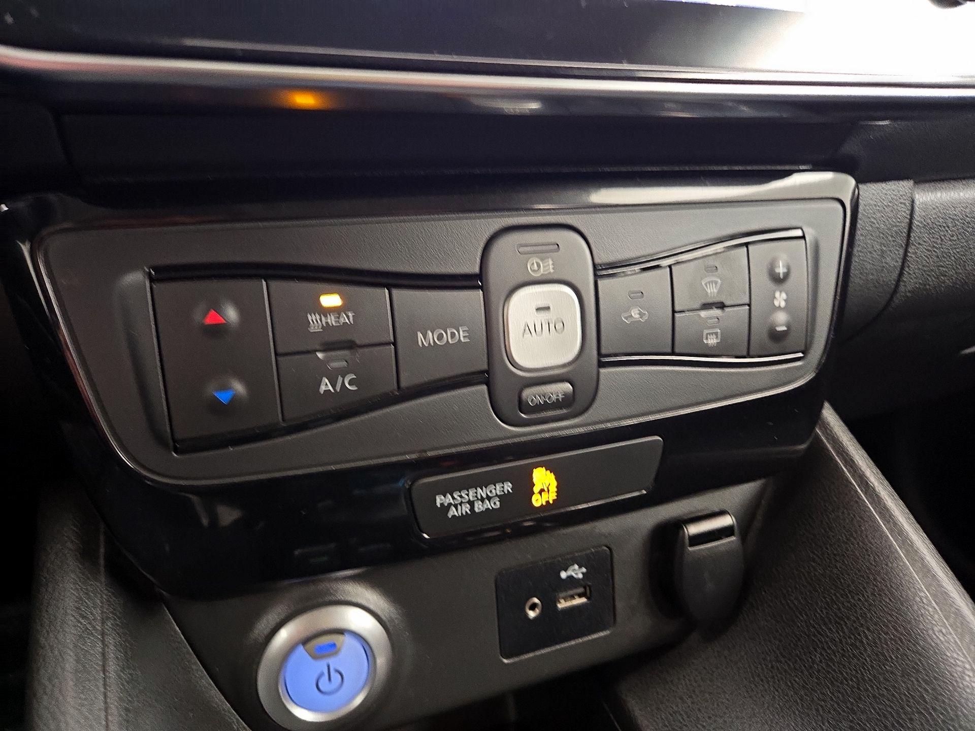 Thumbnail: 2019 Nissan Leaf - 17