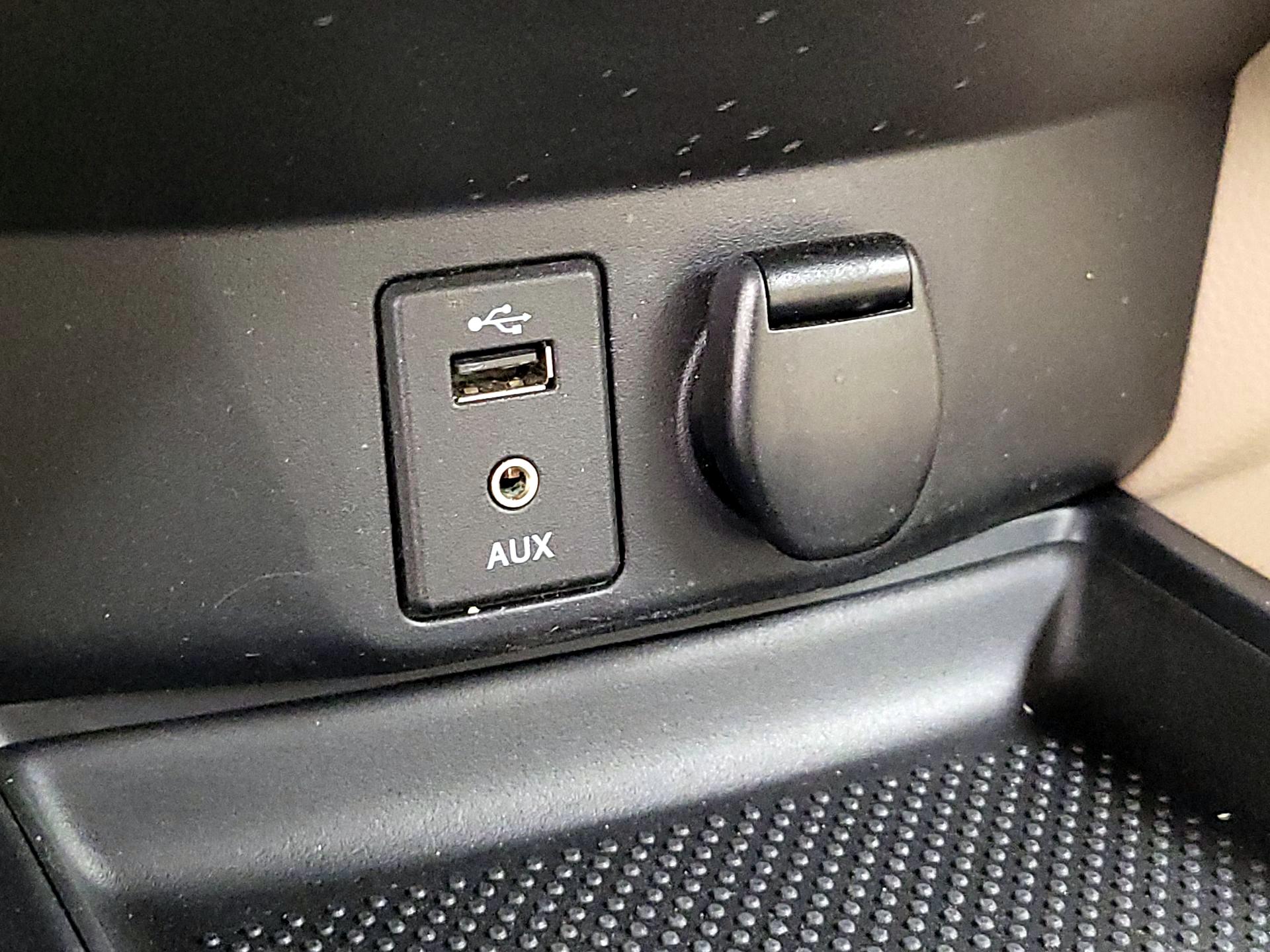 Thumbnail: 2015 Nissan Rogue - 18