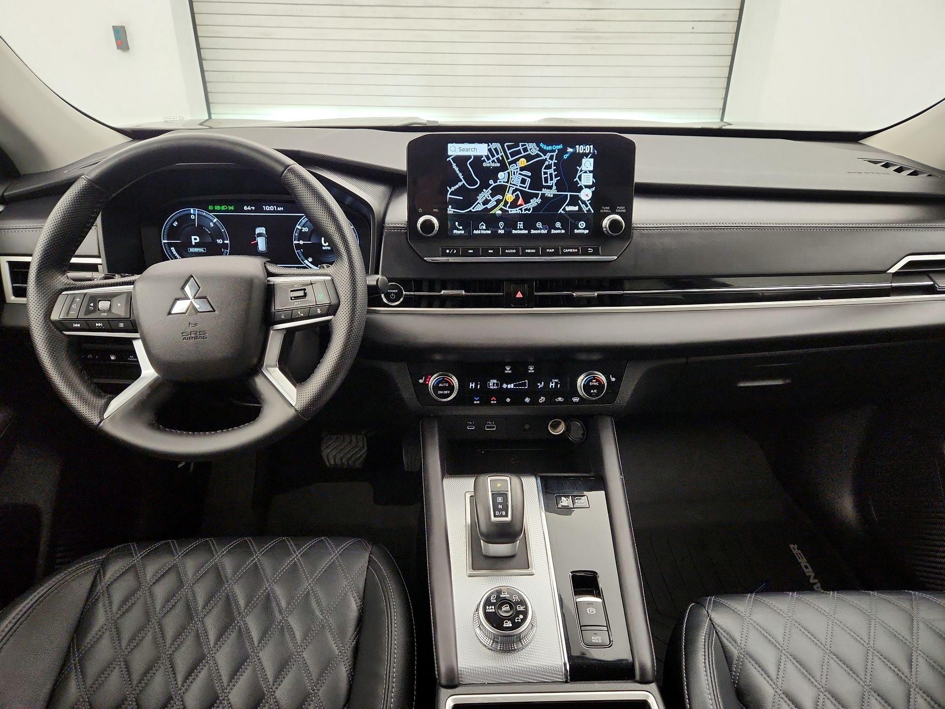 Thumbnail: 2023 Mitsubishi Outlander - 9