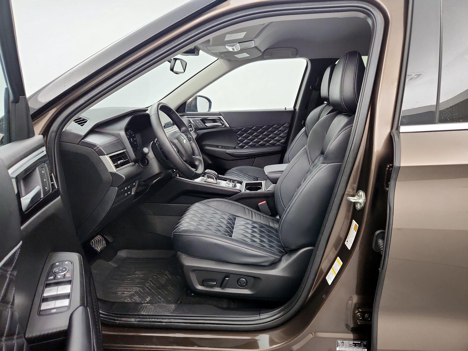 Thumbnail: 2023 Mitsubishi Outlander - 11