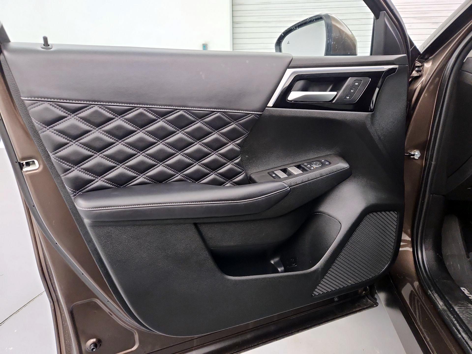 Thumbnail: 2023 Mitsubishi Outlander - 12