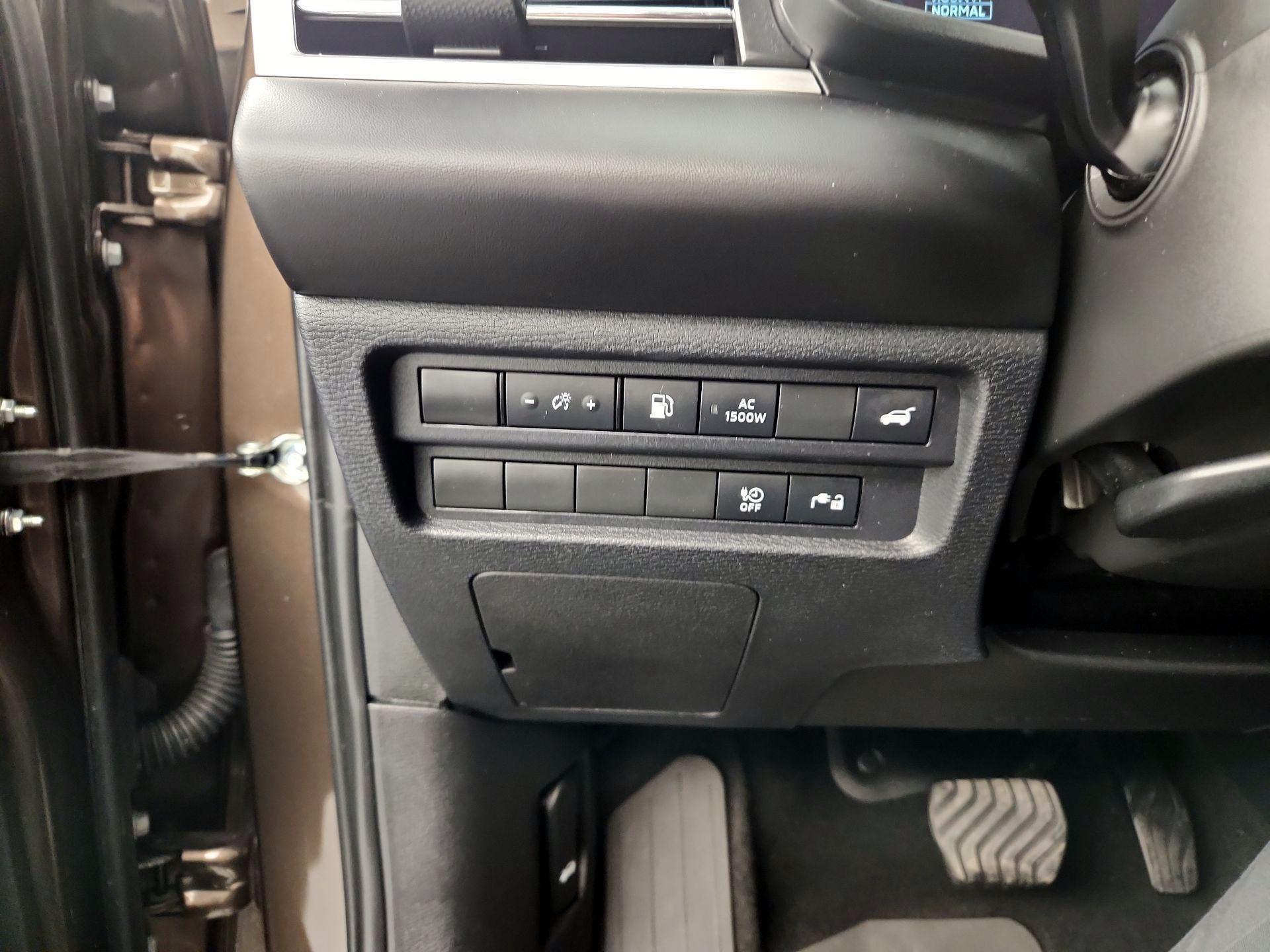 Thumbnail: 2023 Mitsubishi Outlander - 13