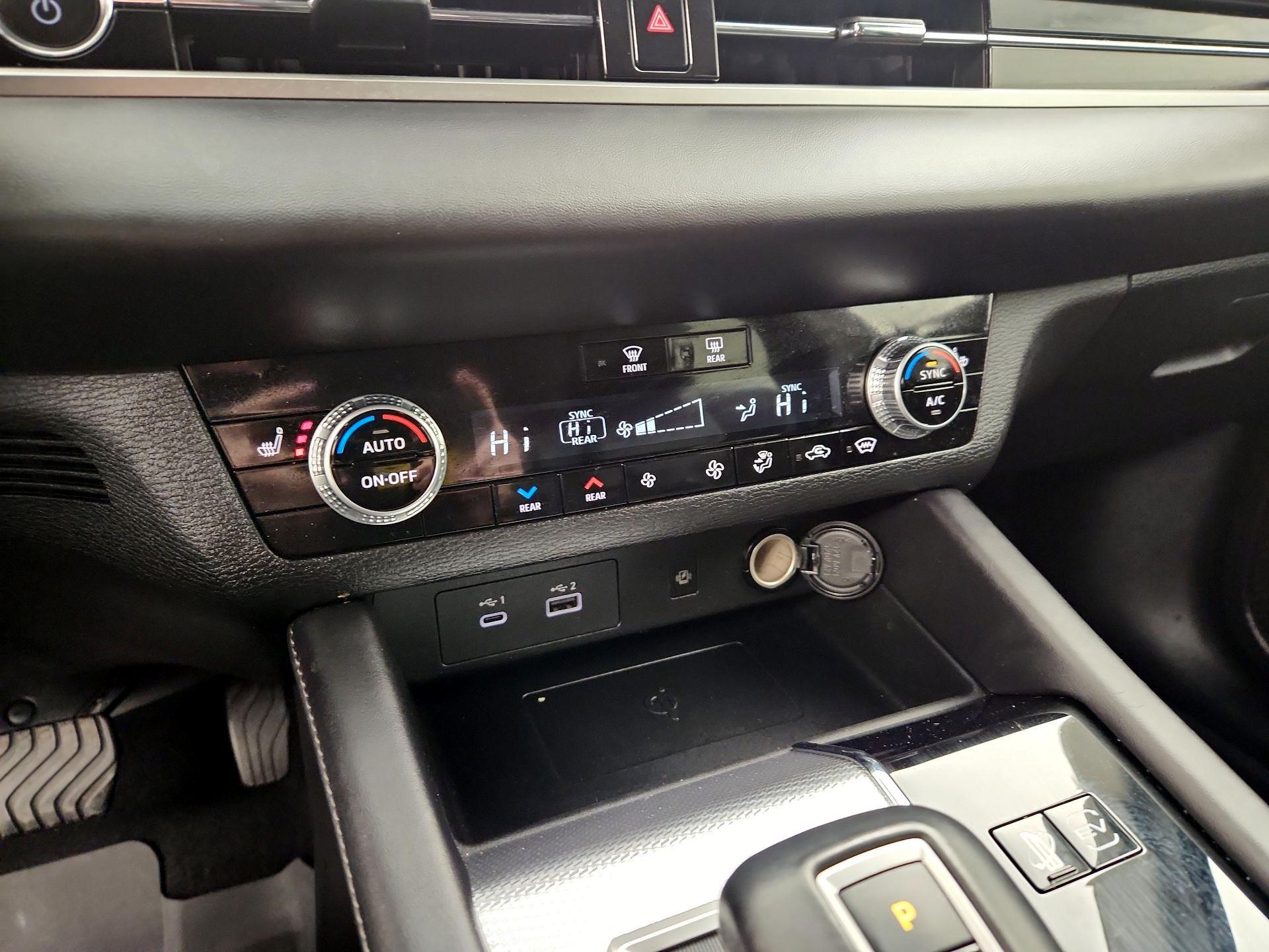 Thumbnail: 2023 Mitsubishi Outlander - 17