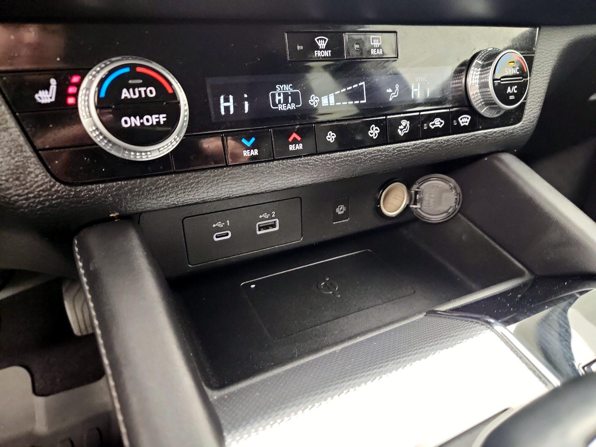 Thumbnail: 2023 Mitsubishi Outlander - 19