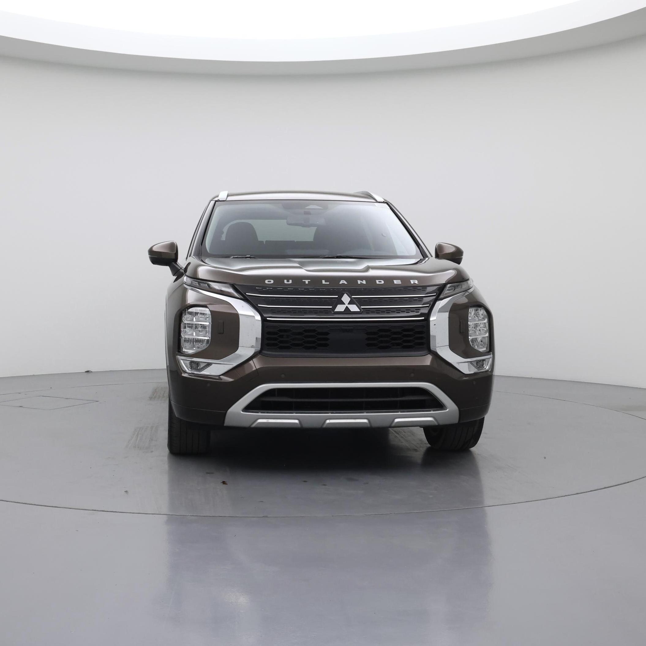 Thumbnail: 2023 Mitsubishi Outlander - 5