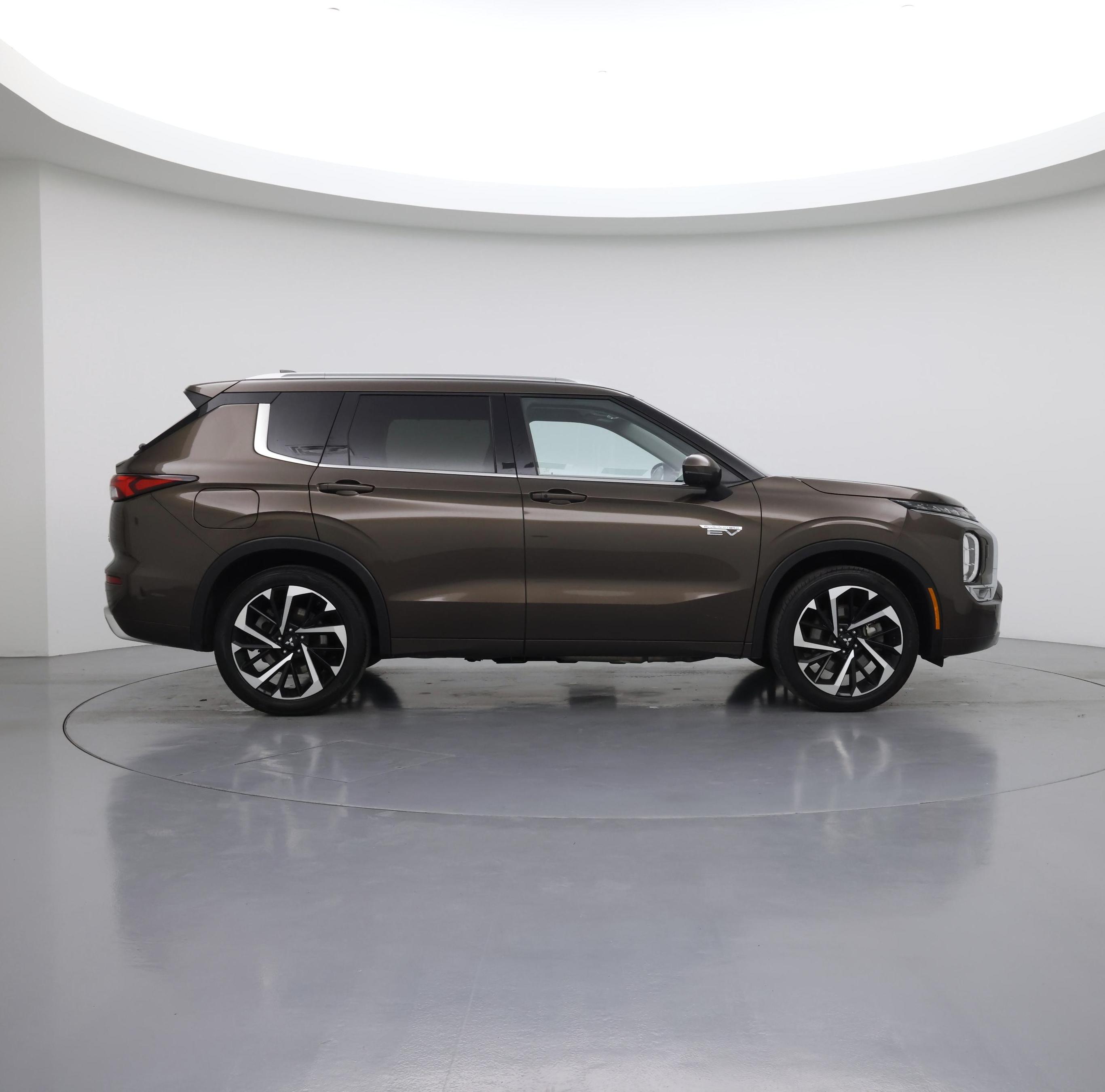 Thumbnail: 2023 Mitsubishi Outlander - 7