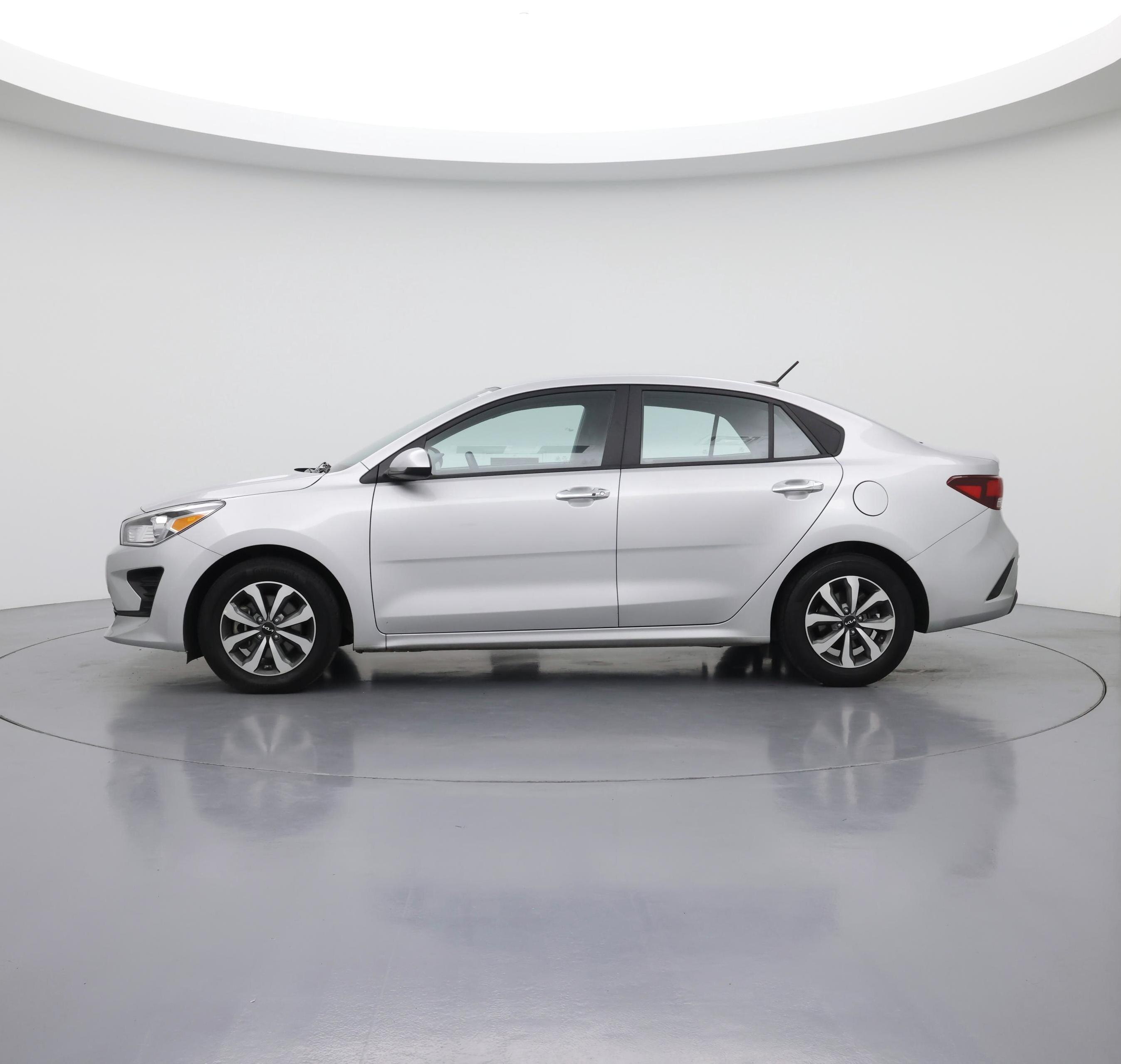 Thumbnail: 2023 Kia Rio - 3