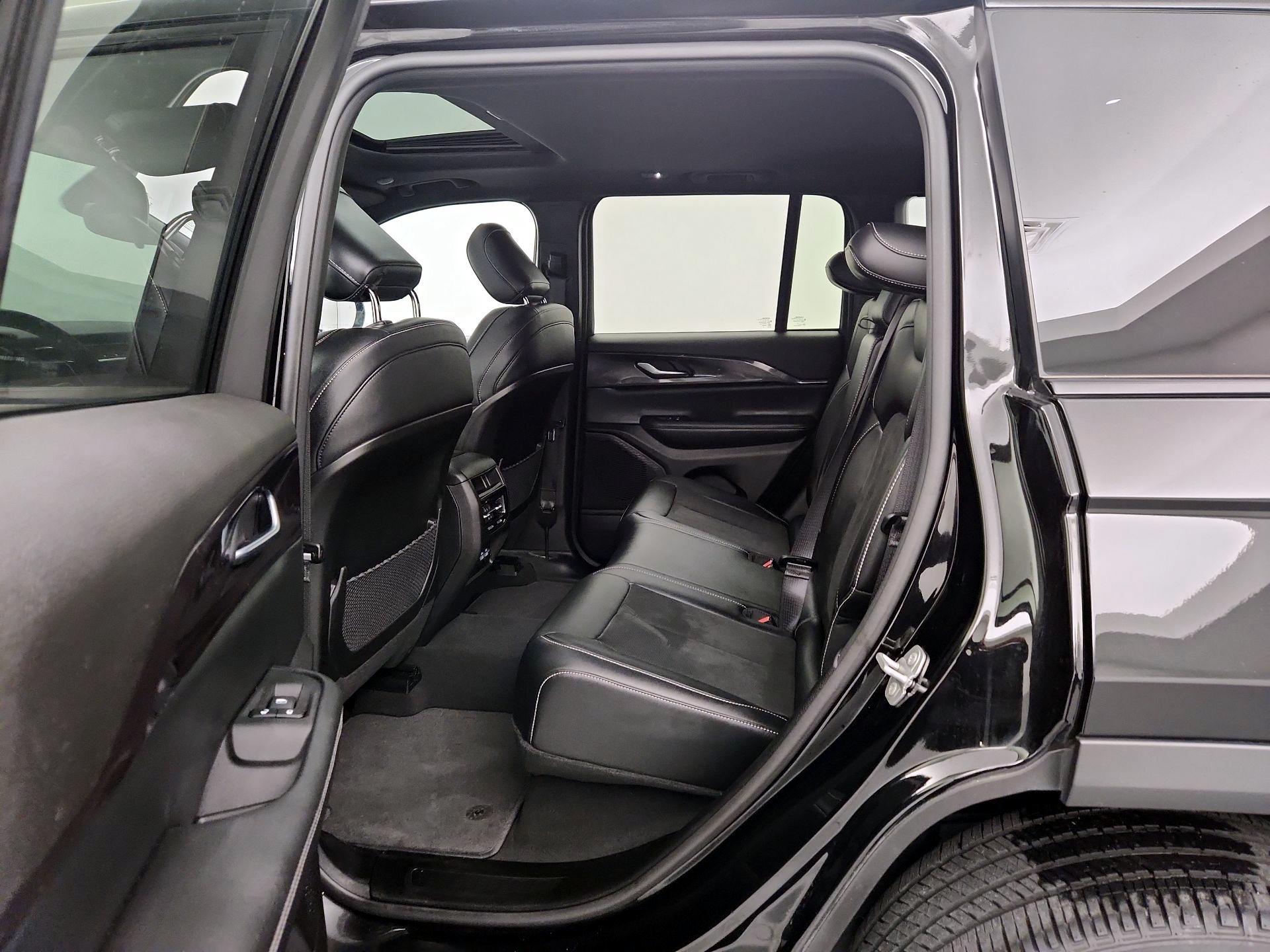 Thumbnail: 2023 Jeep Grand Cherokee - 20