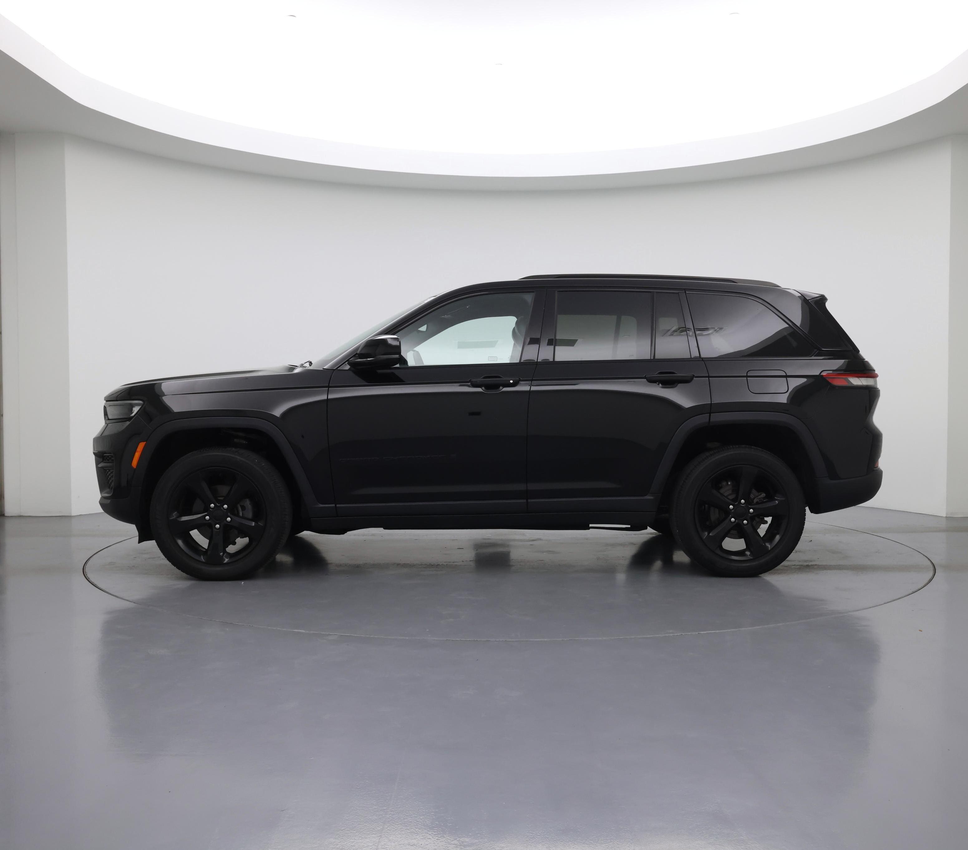 Thumbnail: 2023 Jeep Grand Cherokee - 3