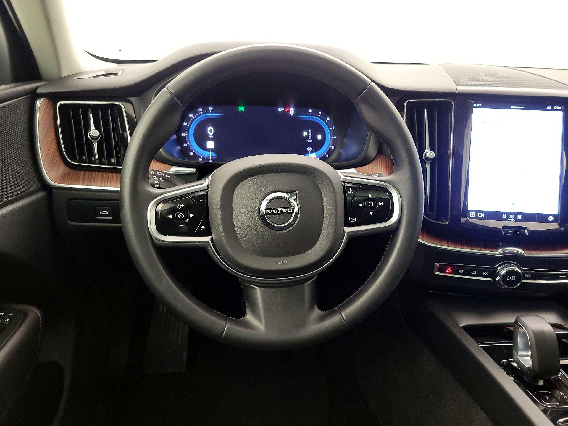 Thumbnail: 2023 Volvo XC60 - 10