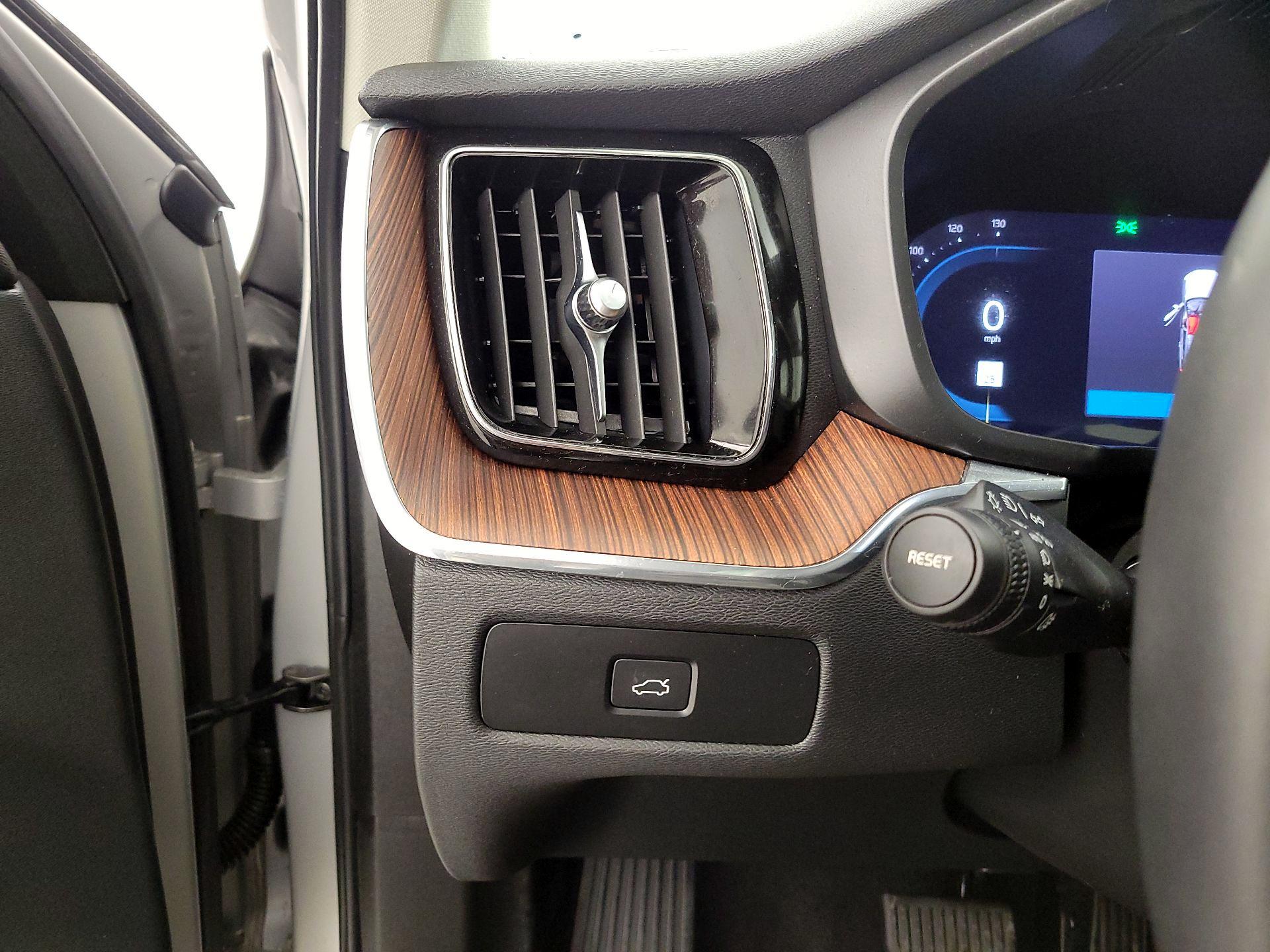 Thumbnail: 2023 Volvo XC60 - 13