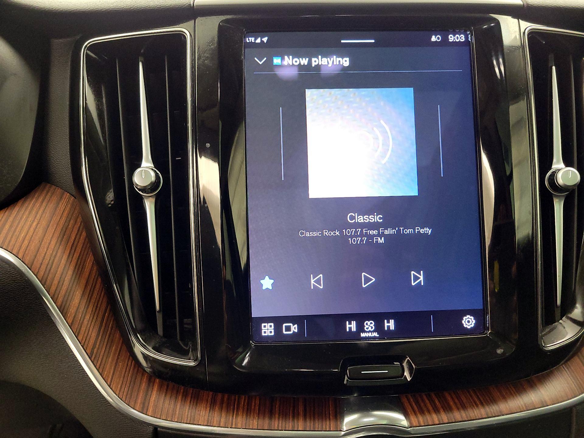 Thumbnail: 2023 Volvo XC60 - 16