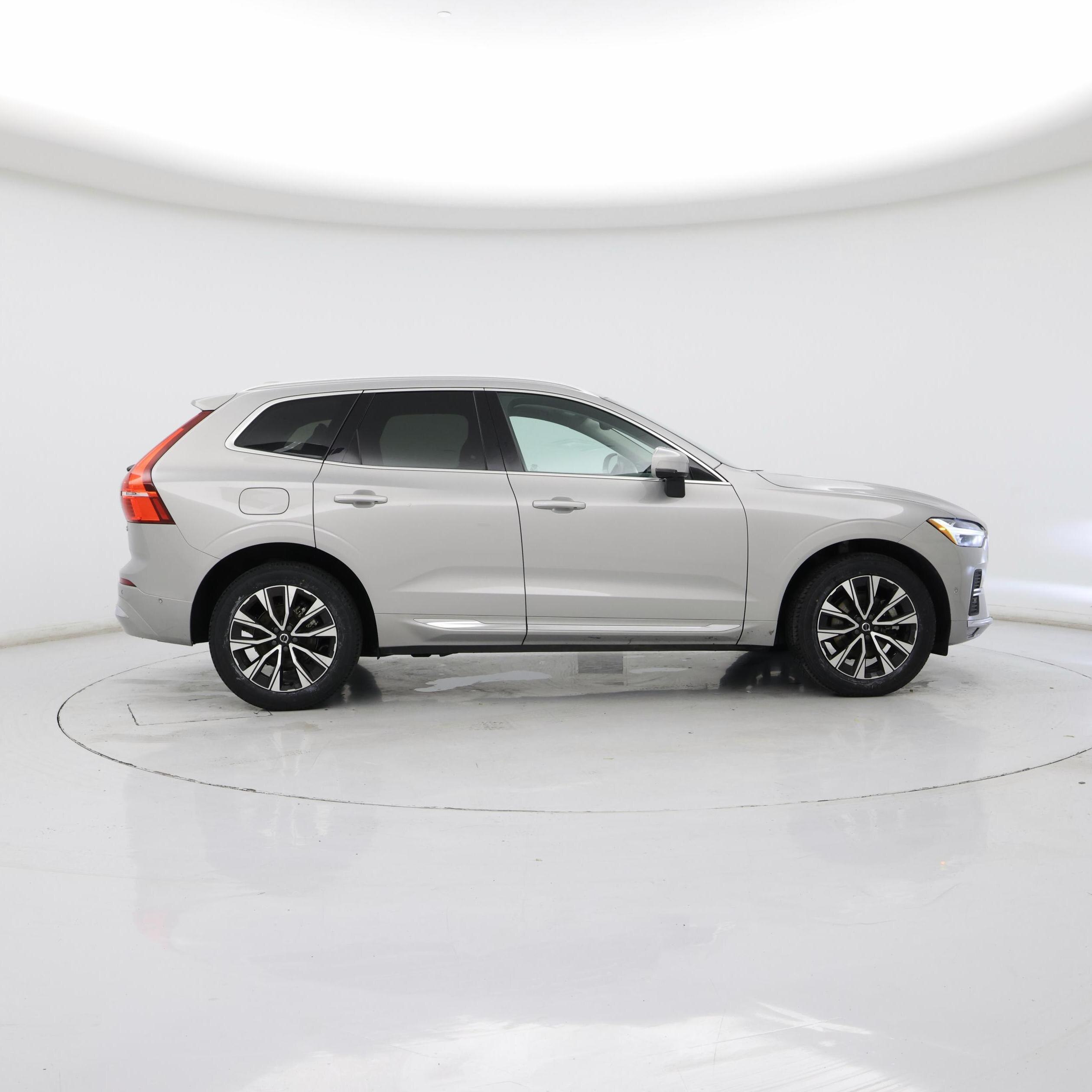 Thumbnail: 2023 Volvo XC60 - 7