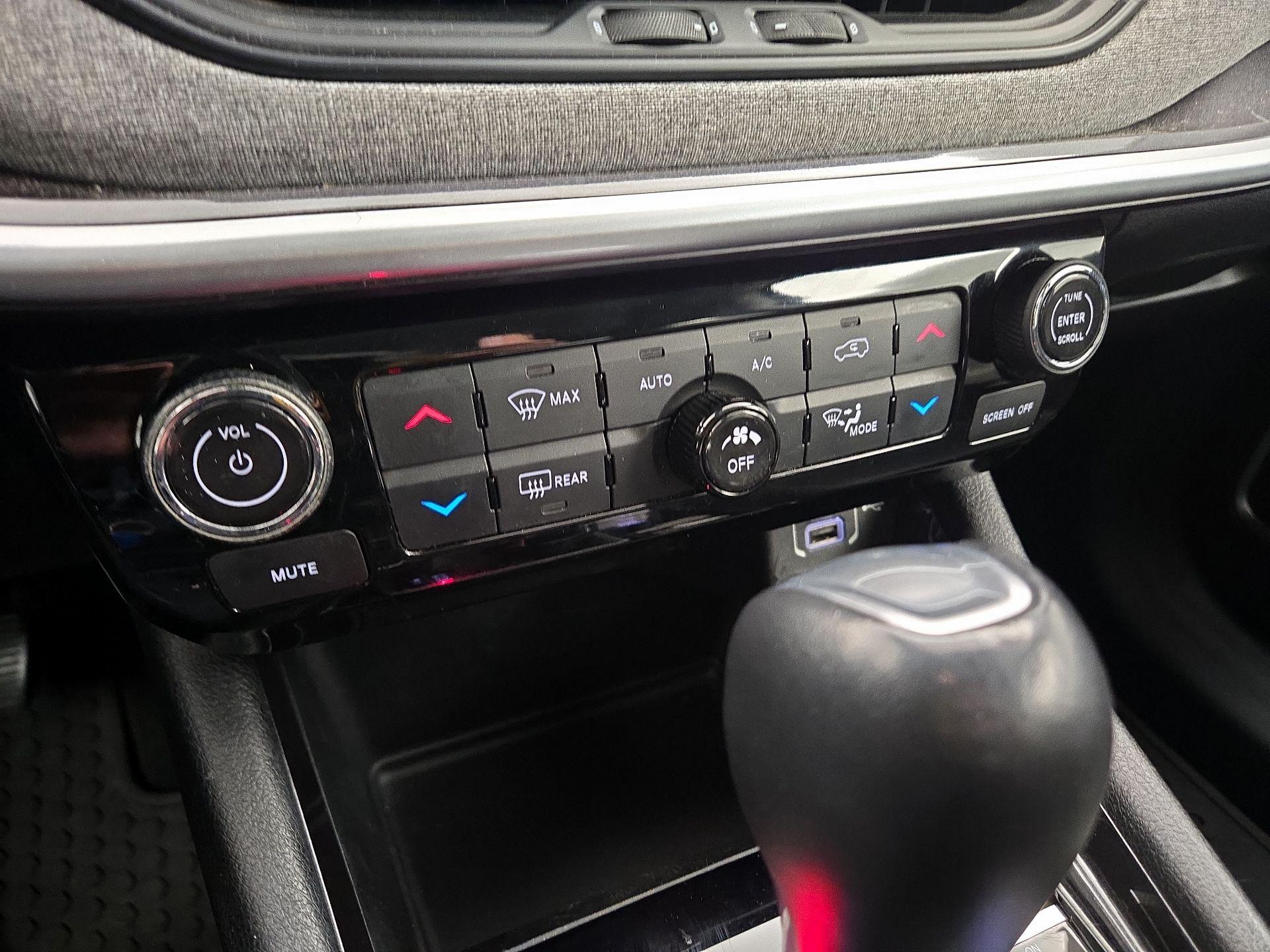 Thumbnail: 2022 Jeep Compass - 16