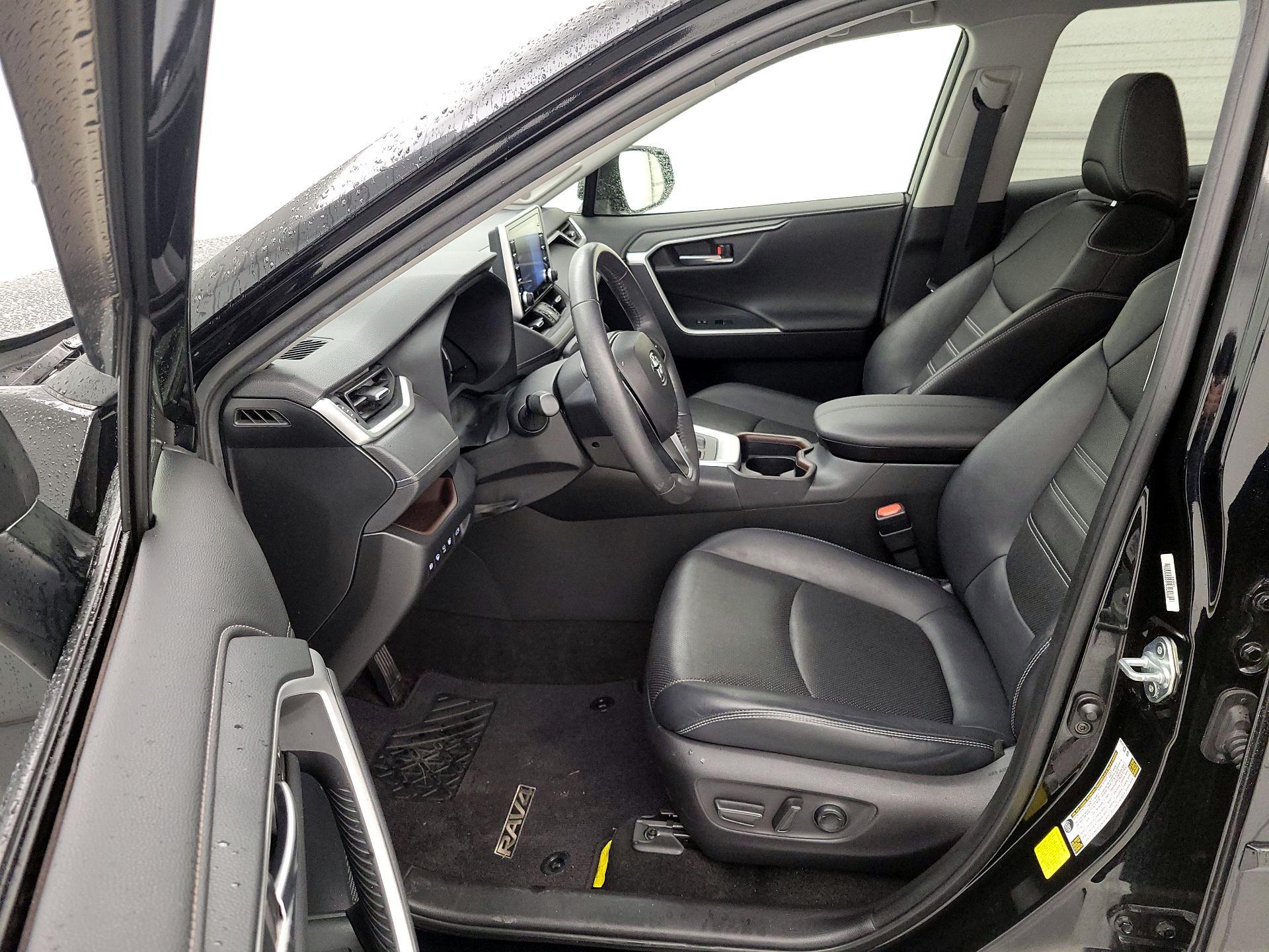 Thumbnail: 2020 Toyota RAV4 - 11