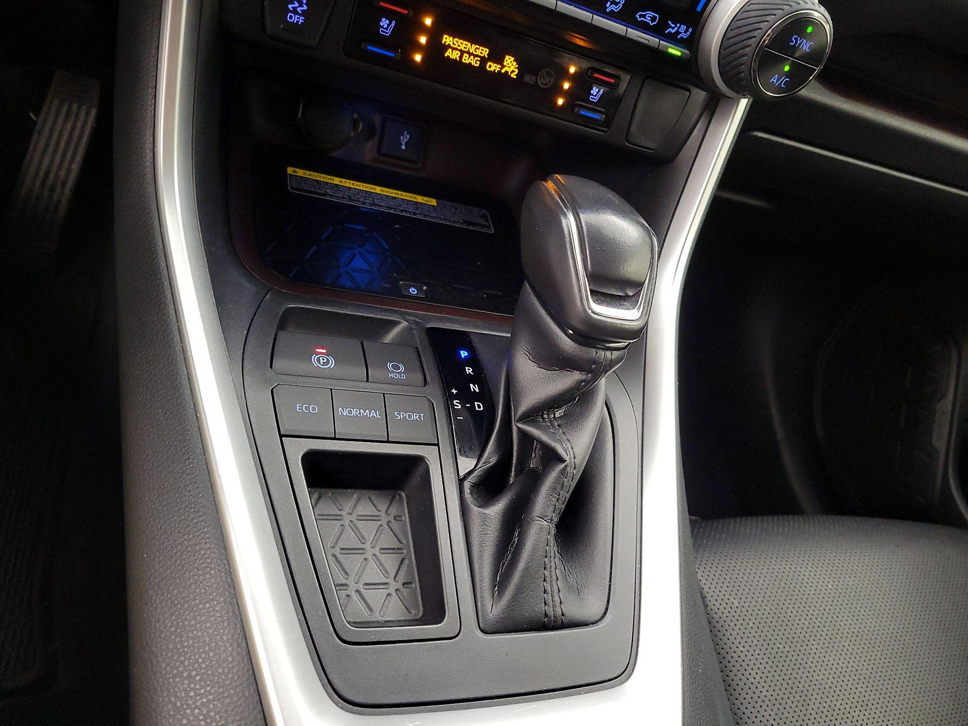 Thumbnail: 2020 Toyota RAV4 - 16