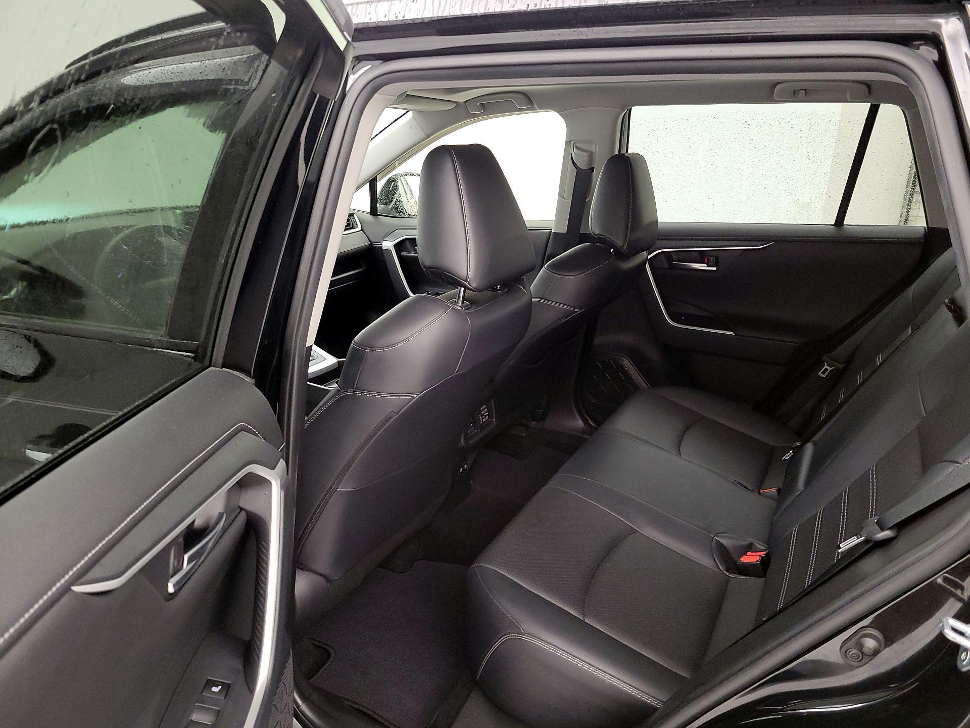 Thumbnail: 2020 Toyota RAV4 - 17