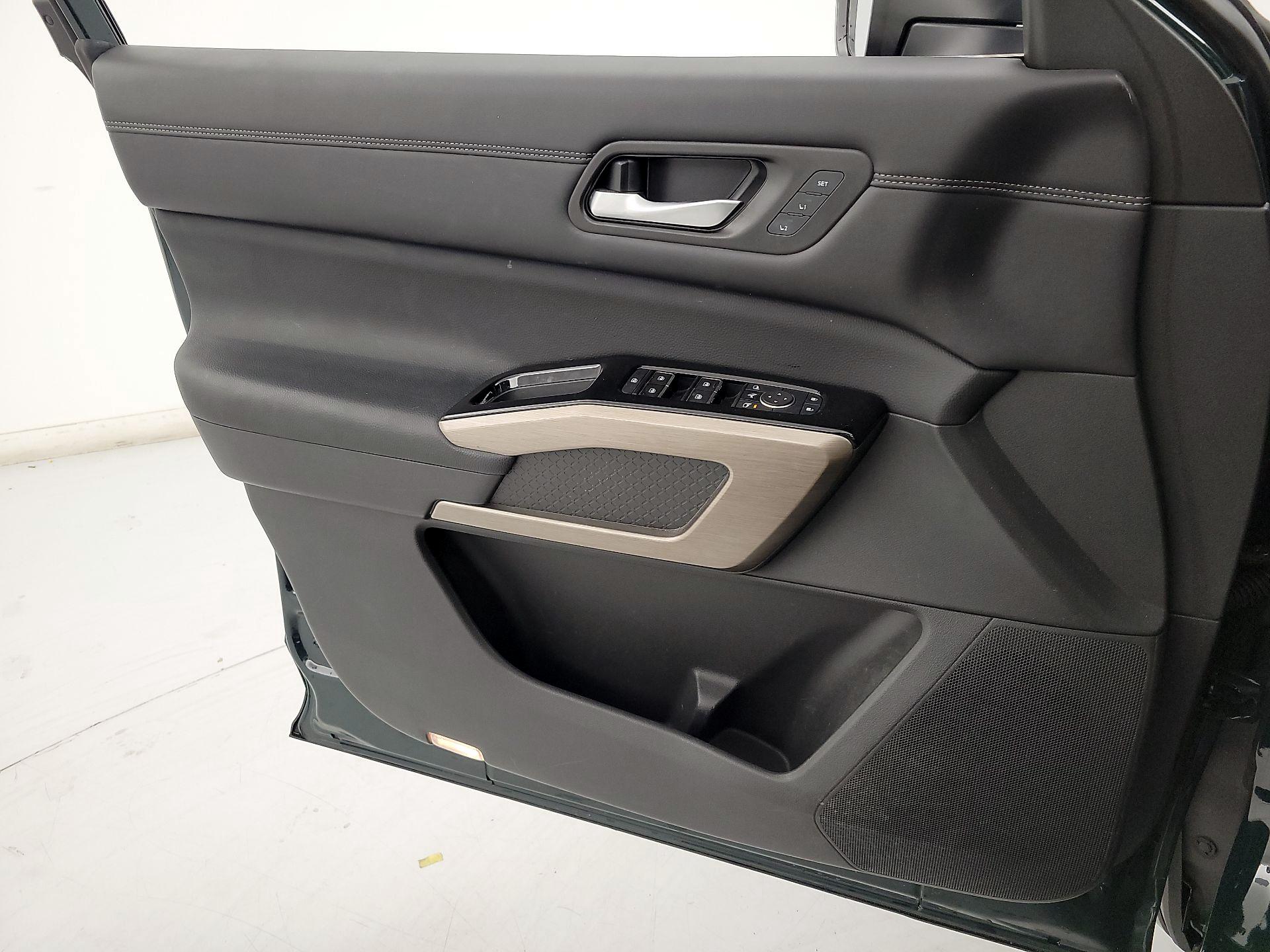 Thumbnail: 2022 Nissan Pathfinder - 12