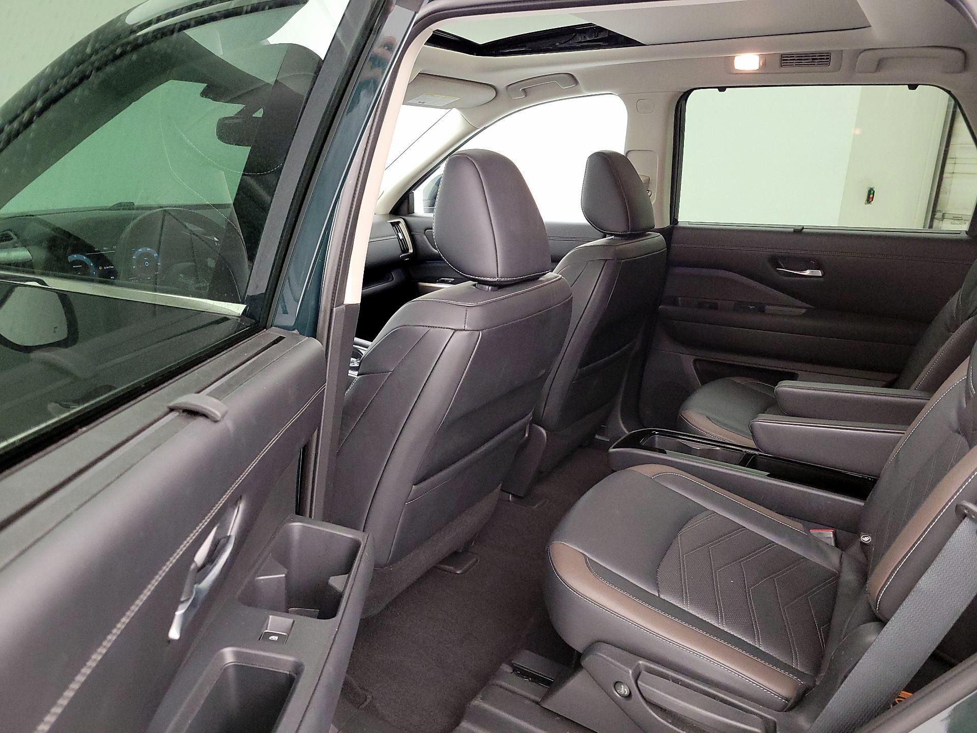 Thumbnail: 2022 Nissan Pathfinder - 17