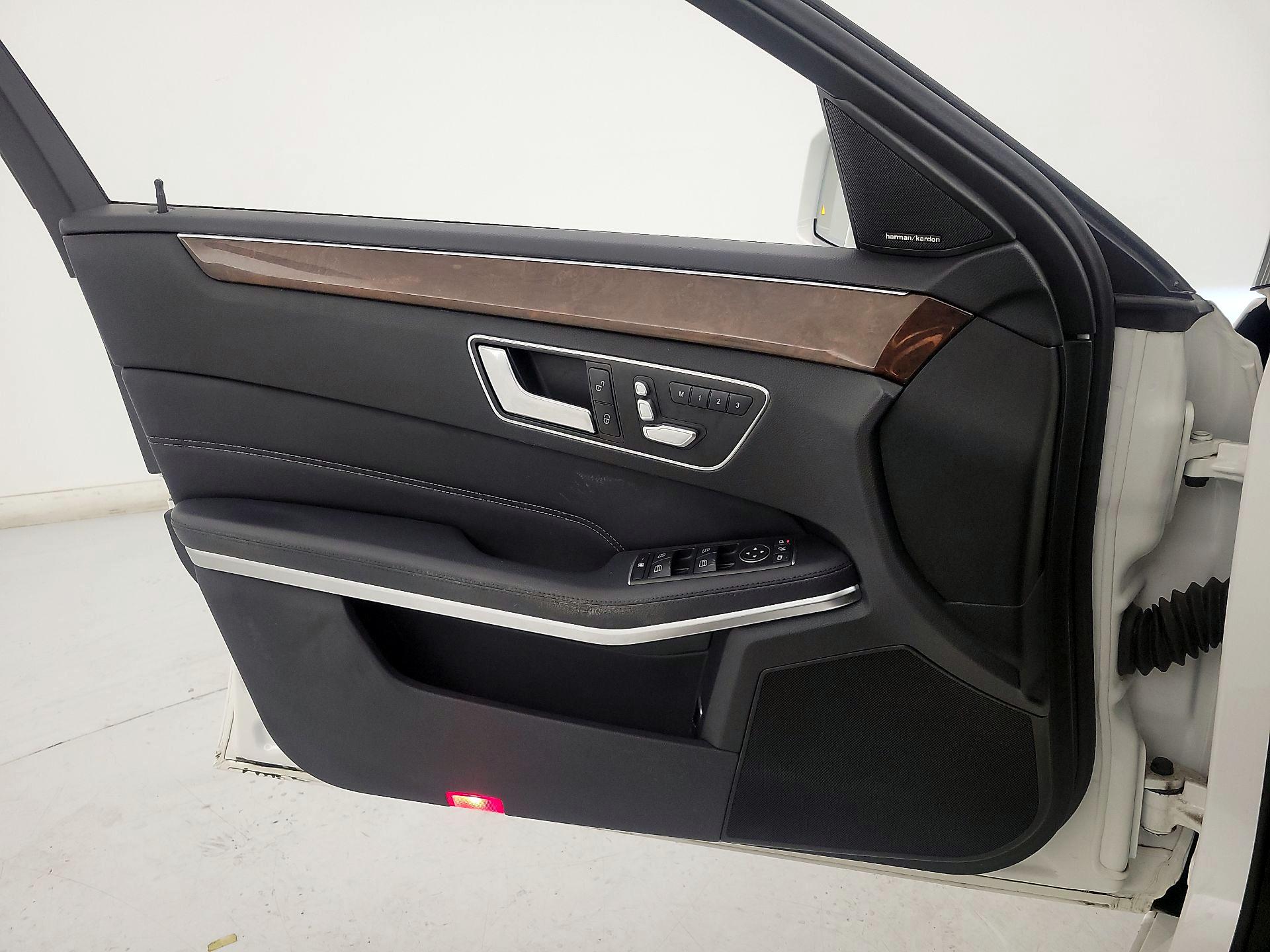 Thumbnail: 2016 Mercedes-Benz E-Class - 12