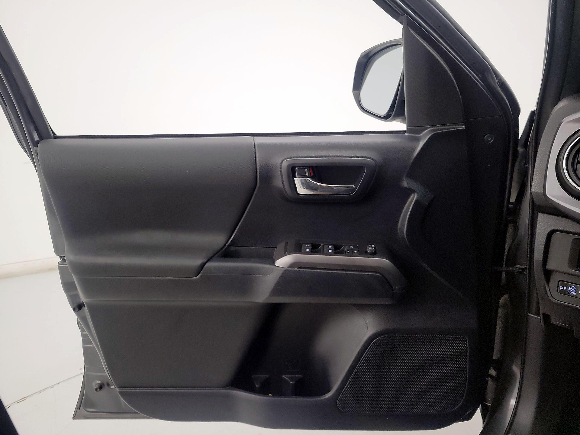 Thumbnail: 2019 Toyota Tacoma - 12