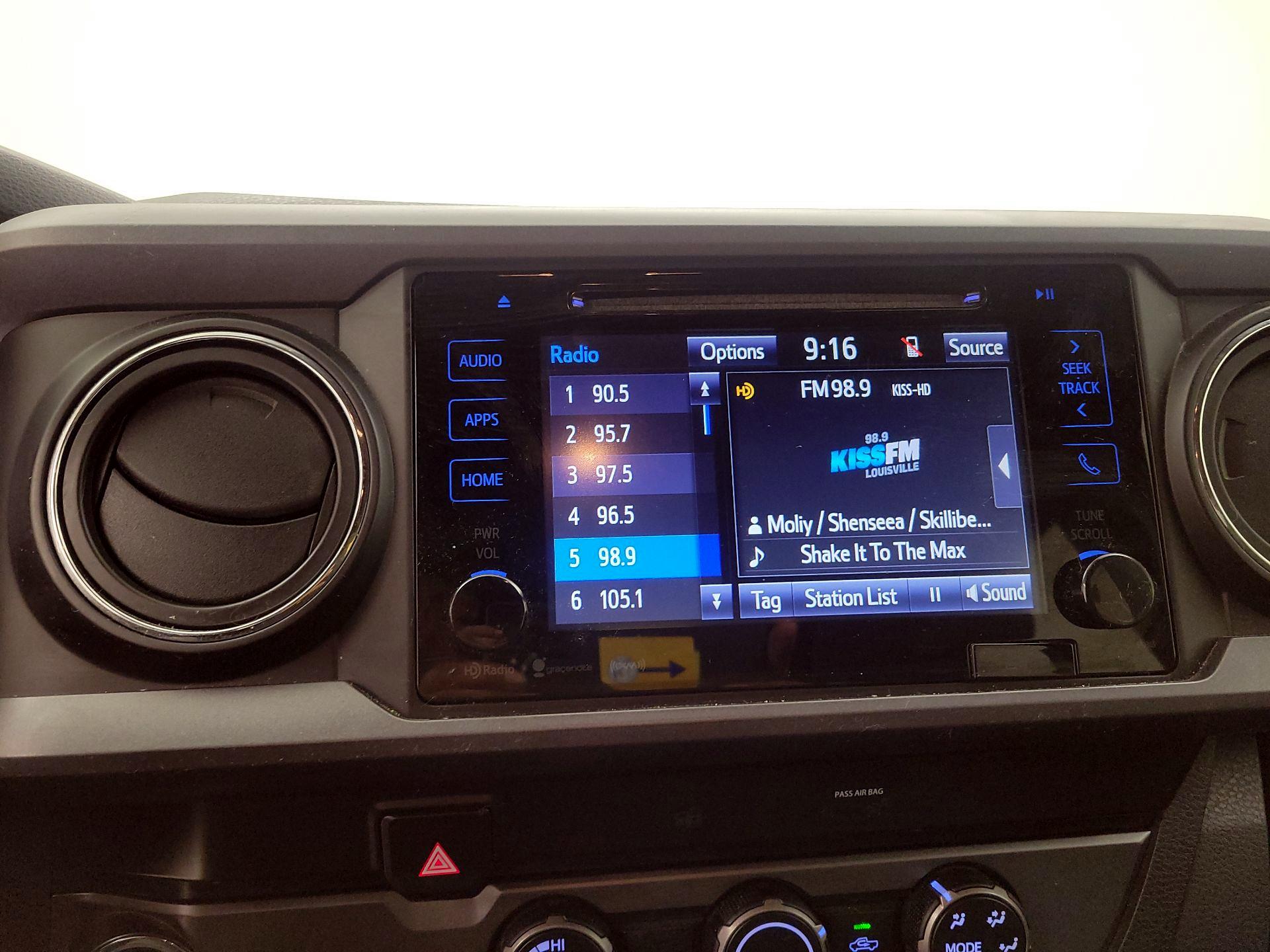 Thumbnail: 2019 Toyota Tacoma - 16