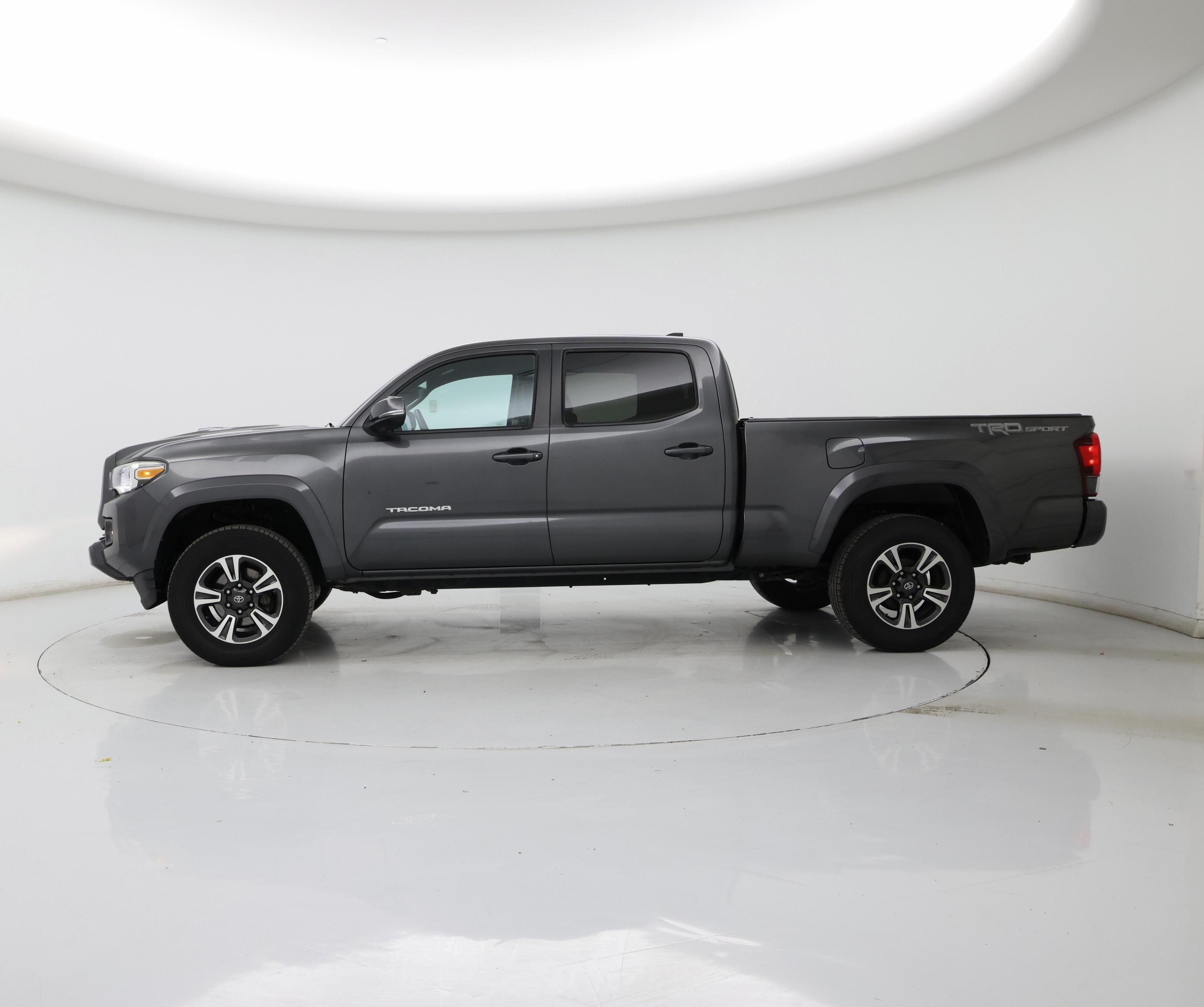 Thumbnail: 2019 Toyota Tacoma - 3