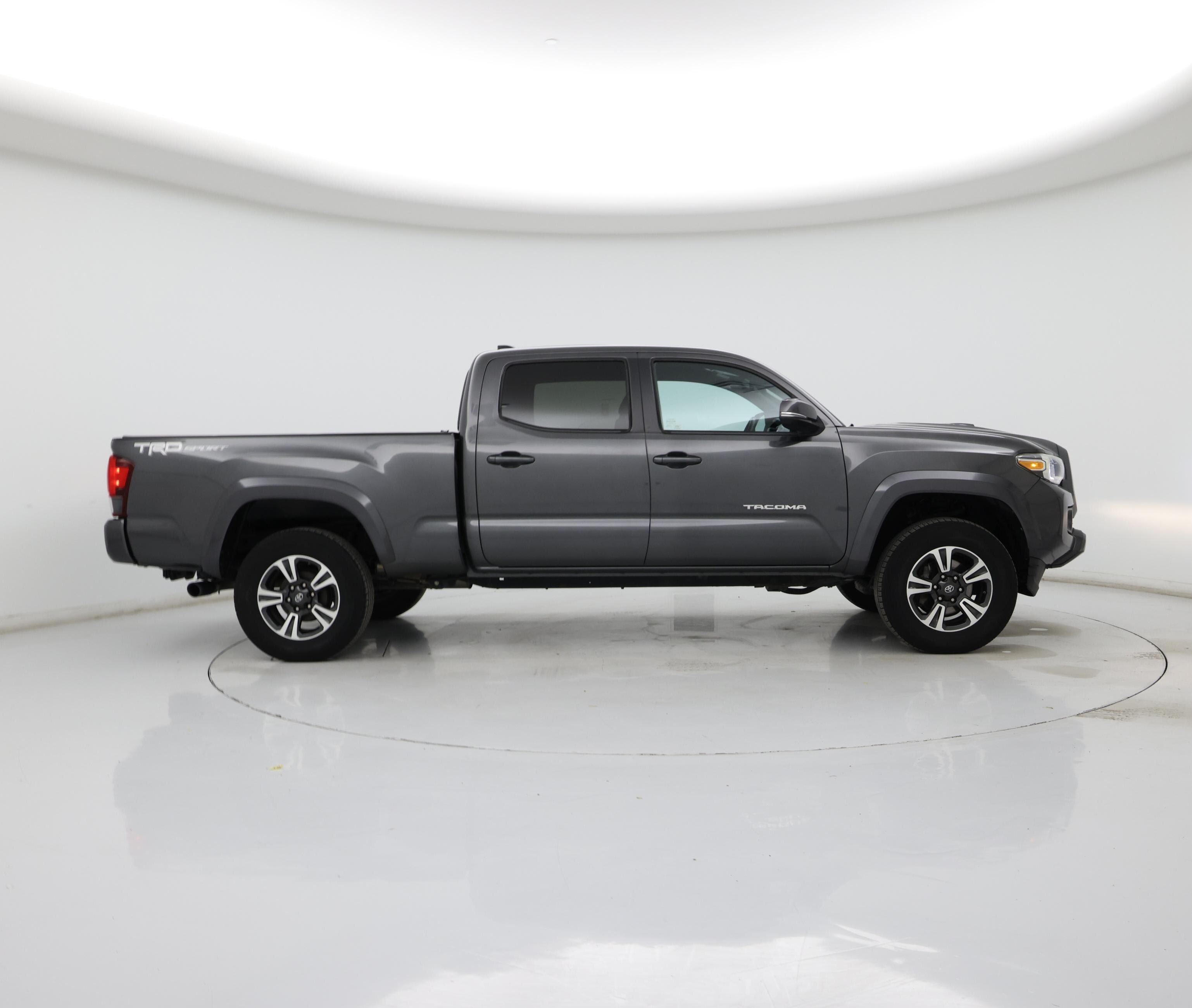 Thumbnail: 2019 Toyota Tacoma - 7