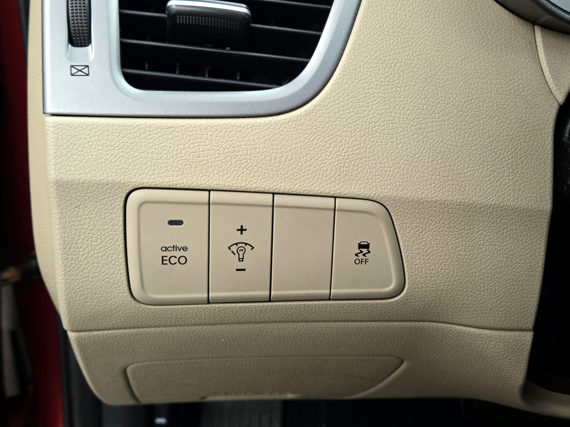 Thumbnail: 2016 Hyundai Elantra - 13