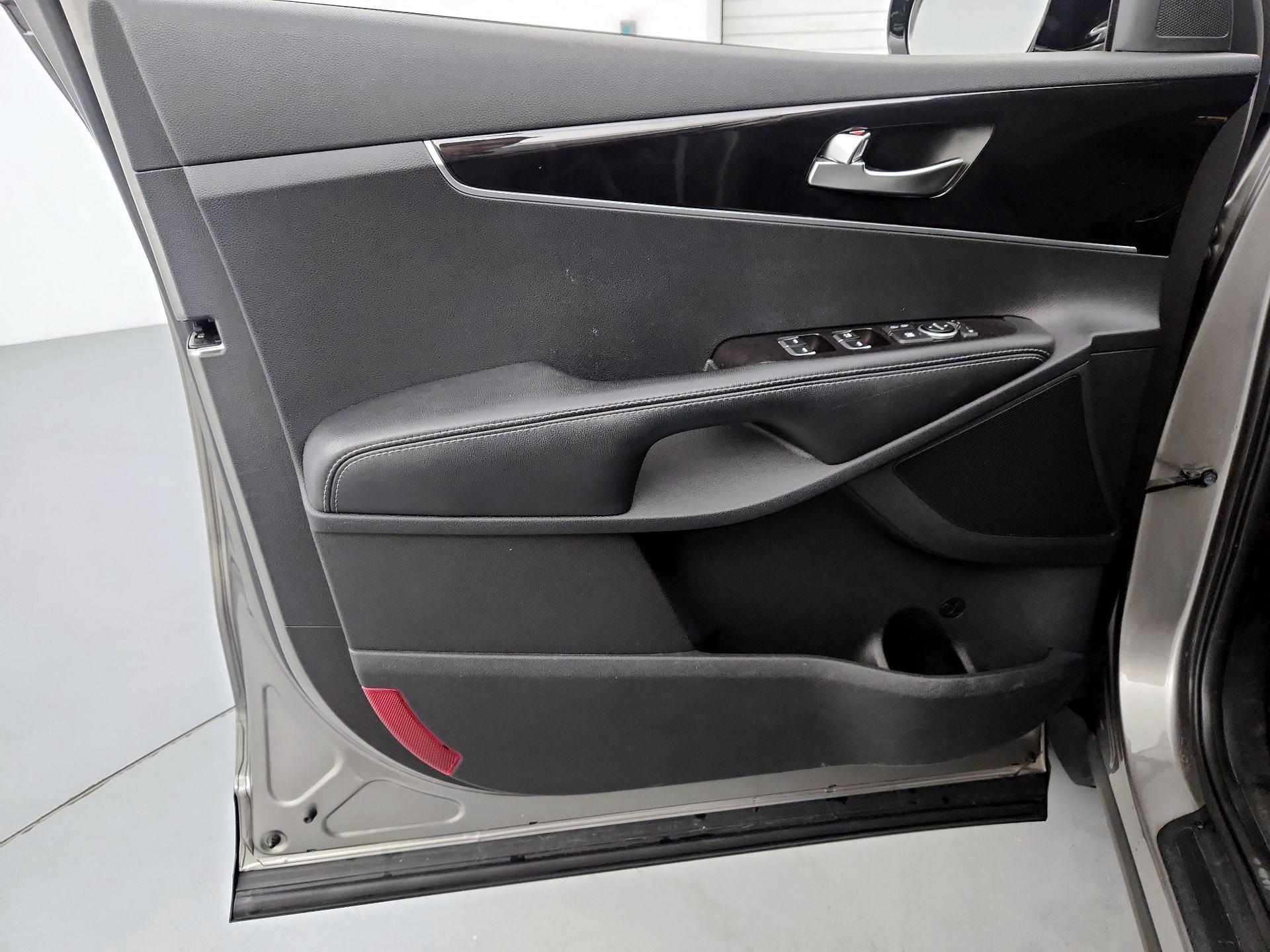 Thumbnail: 2016 Kia Sorento - 12