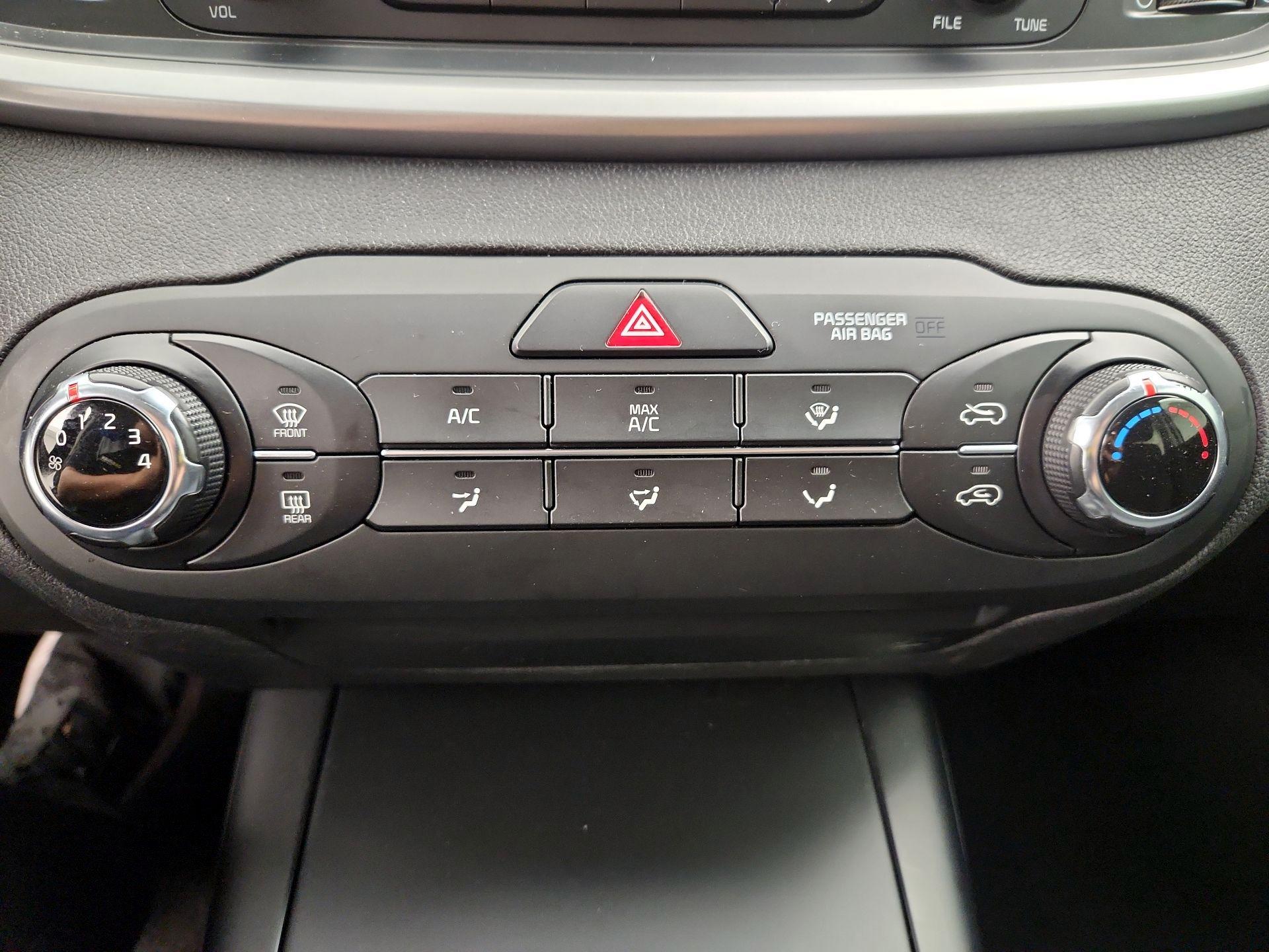 Thumbnail: 2016 Kia Sorento - 15